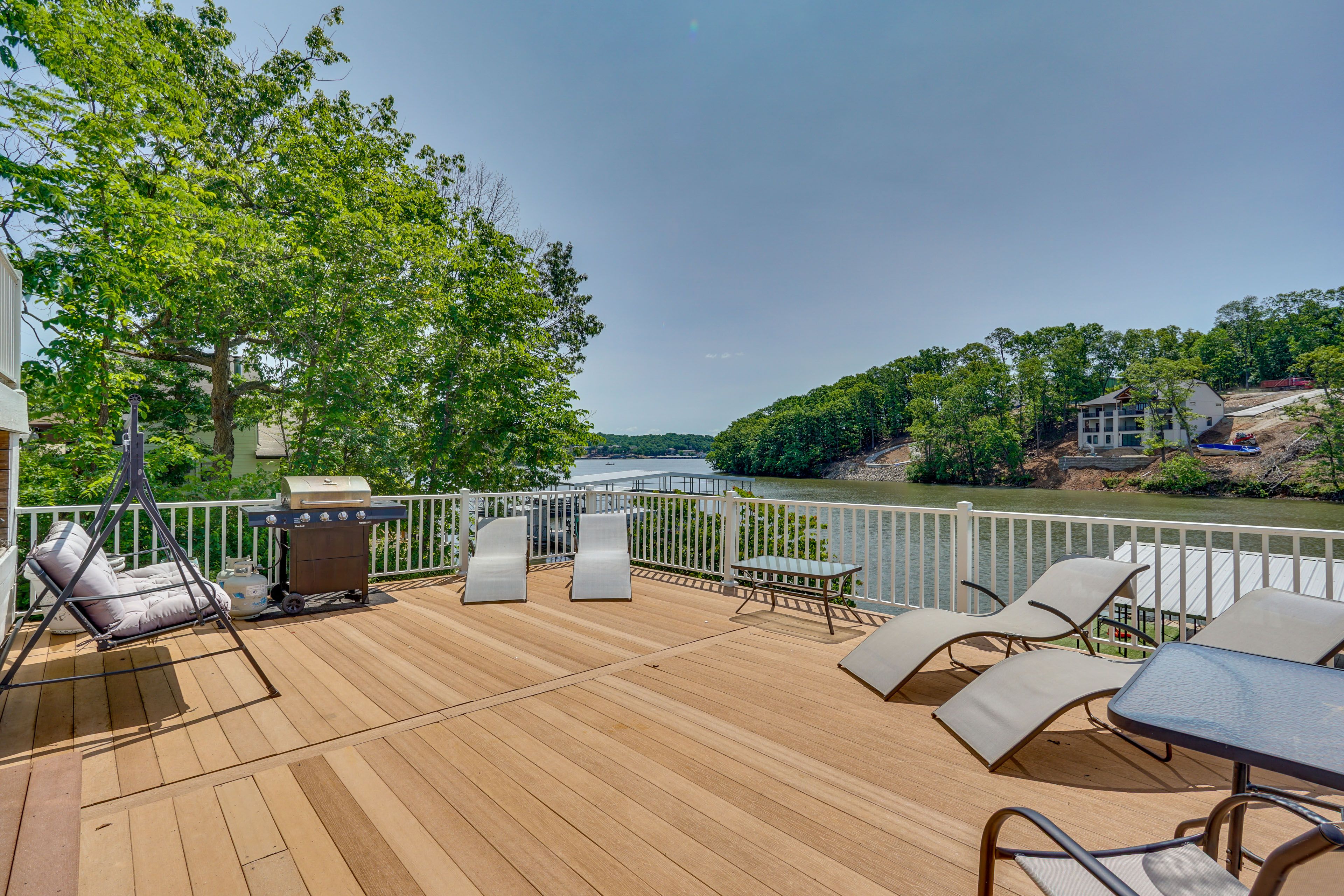 Lower Deck | Gas Grill