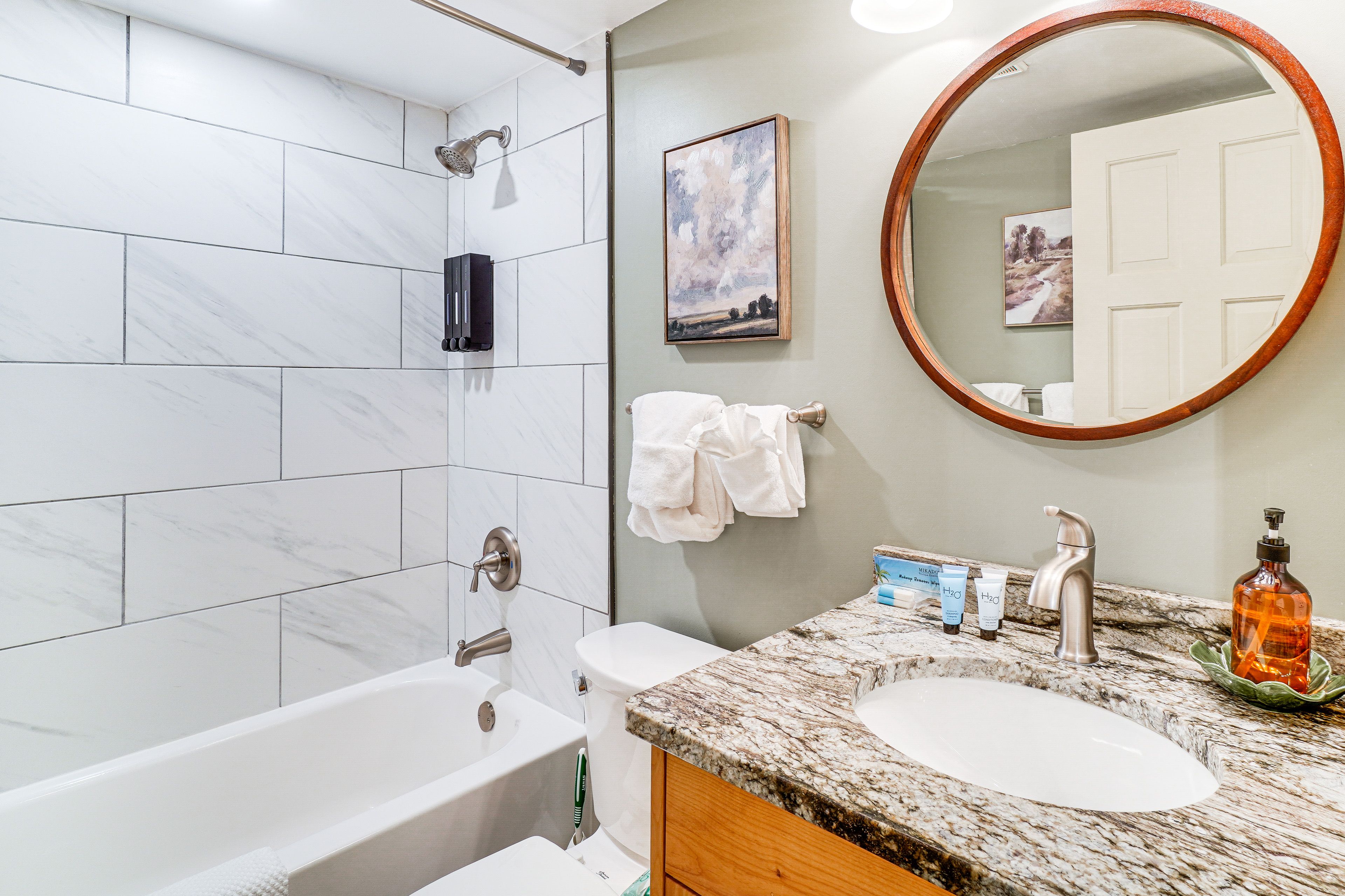 Full Bathroom | 2nd Floor