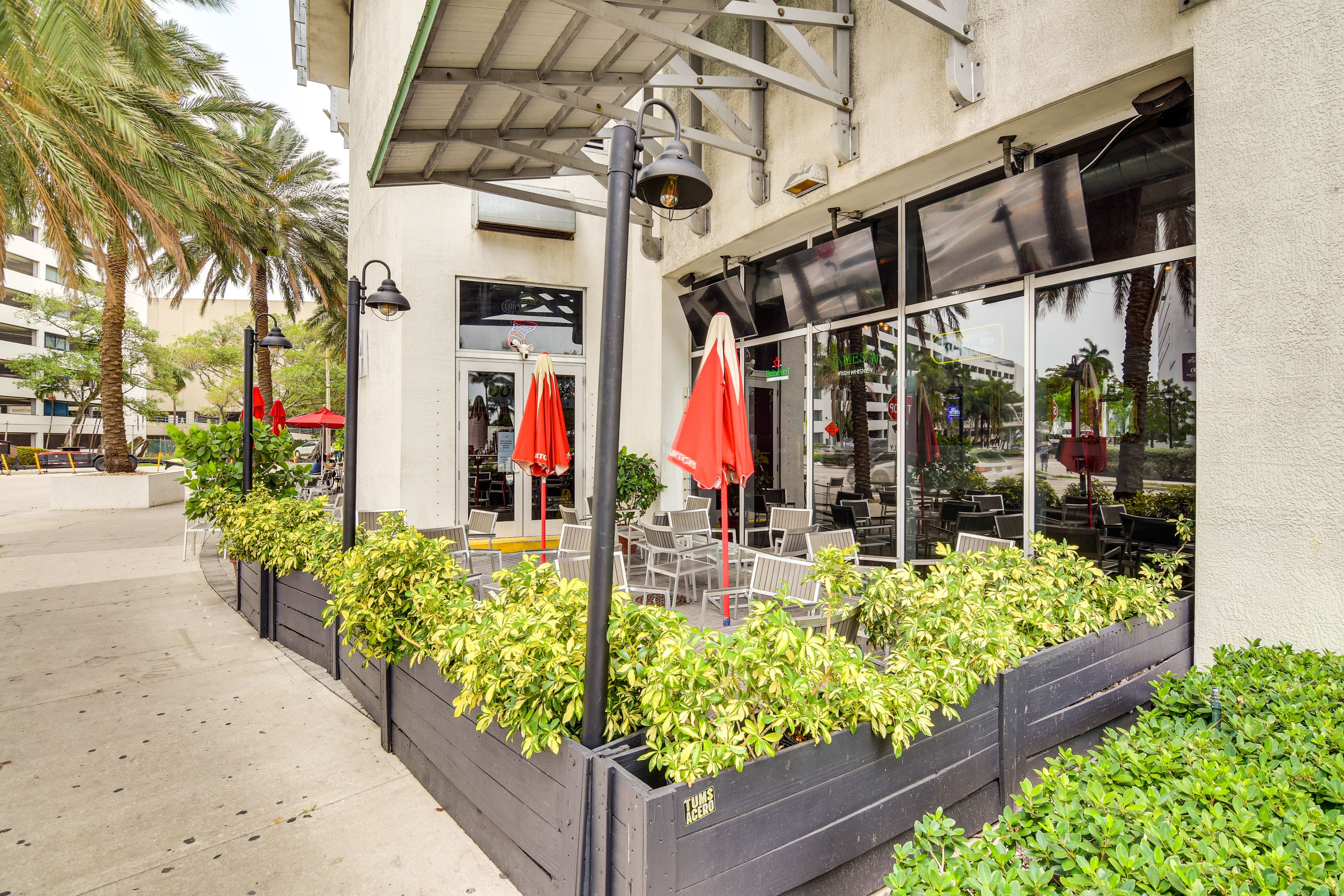 Walk to Shopping & Dining