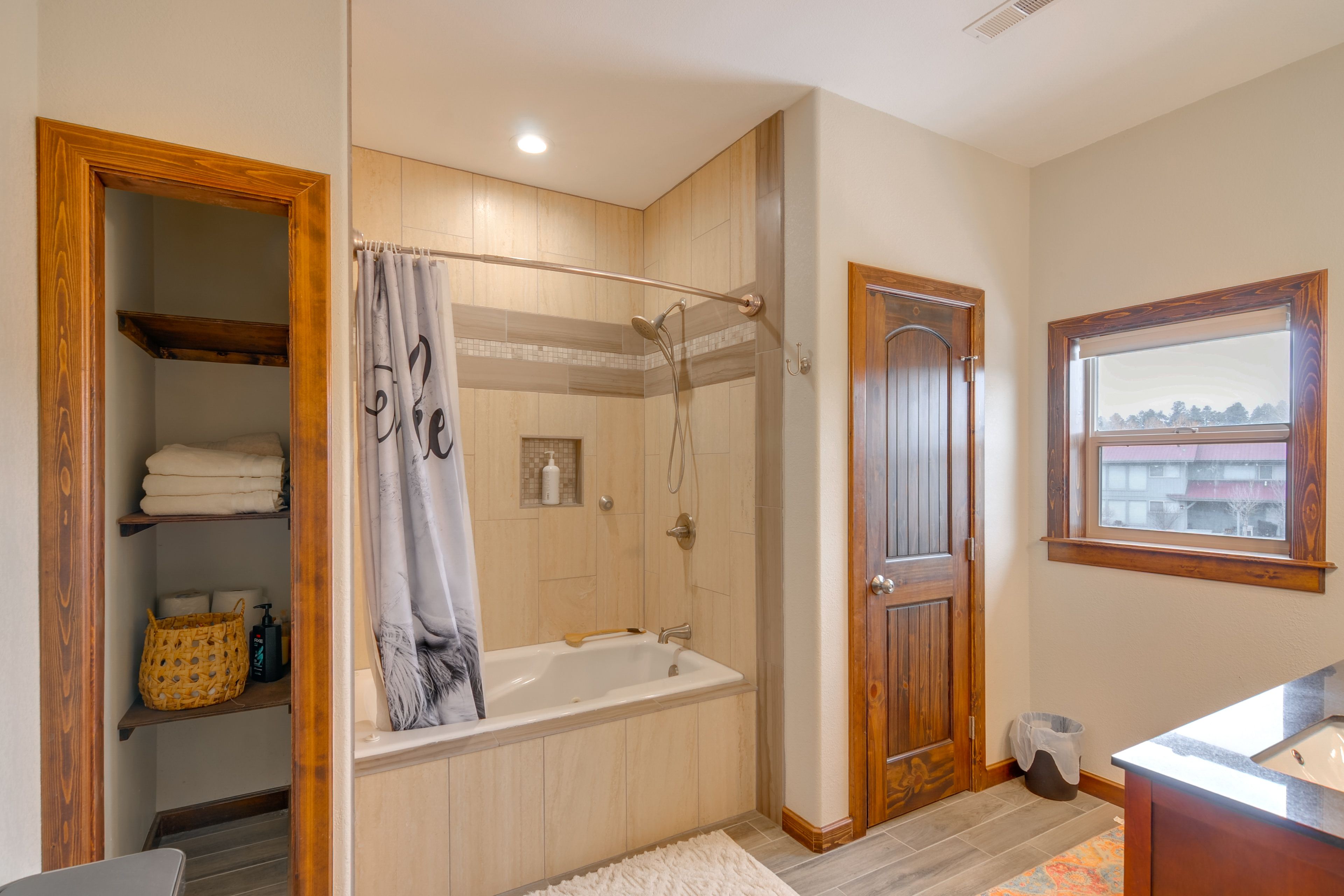 Full Bath | 2nd Floor