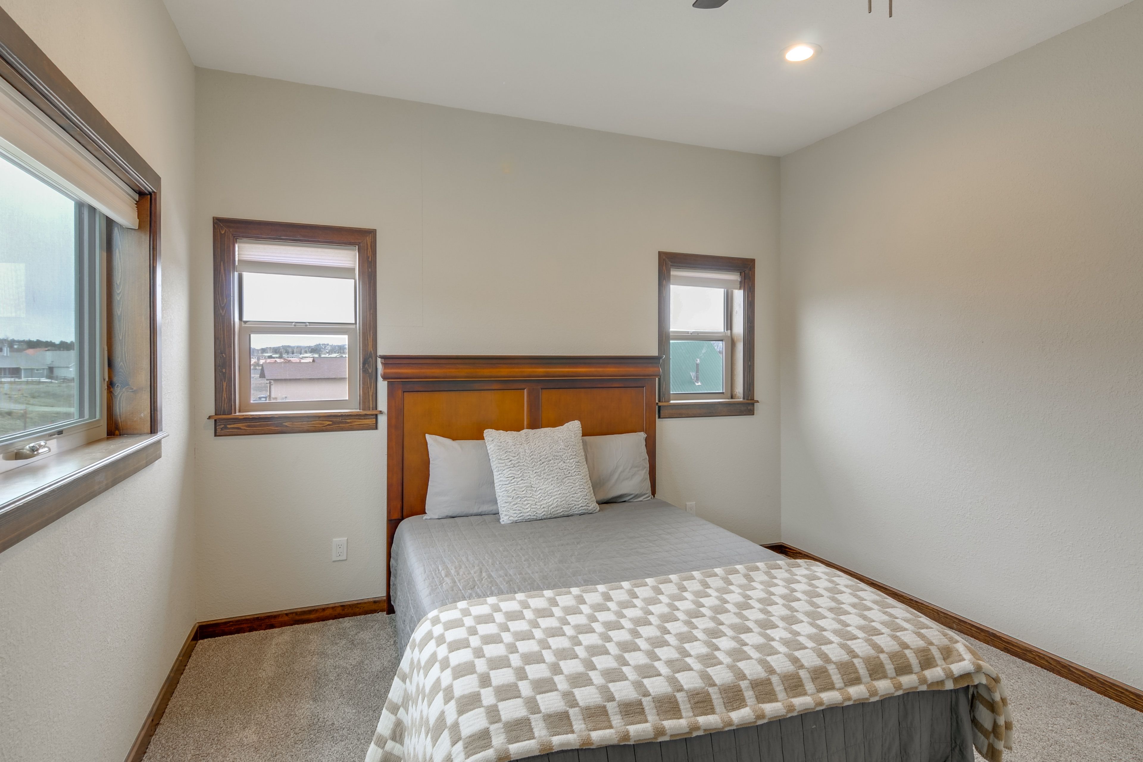 Bedroom 4 | Queen Bed | 2nd Floor