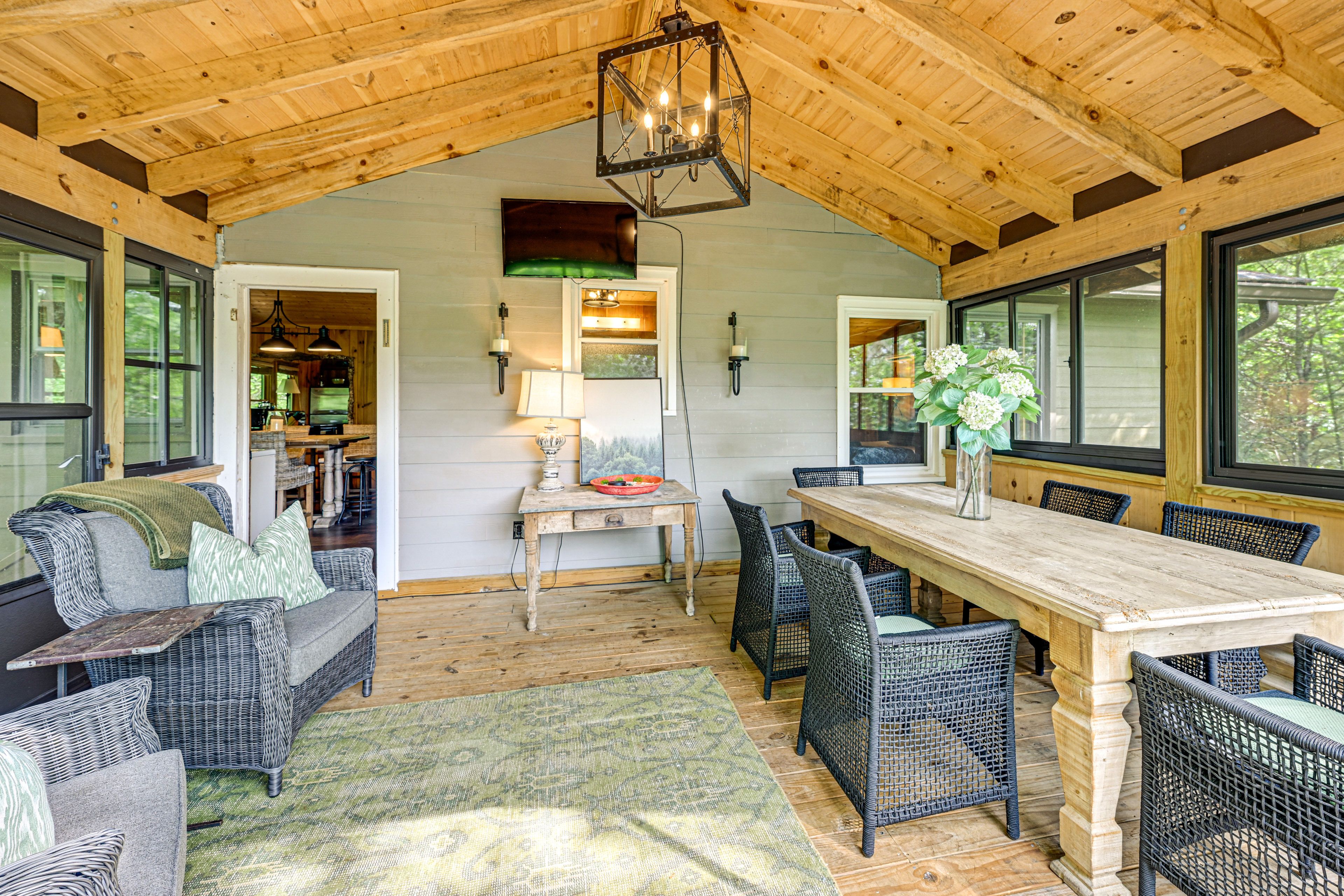 Screened-In Deck | Smart TV | Dining Table