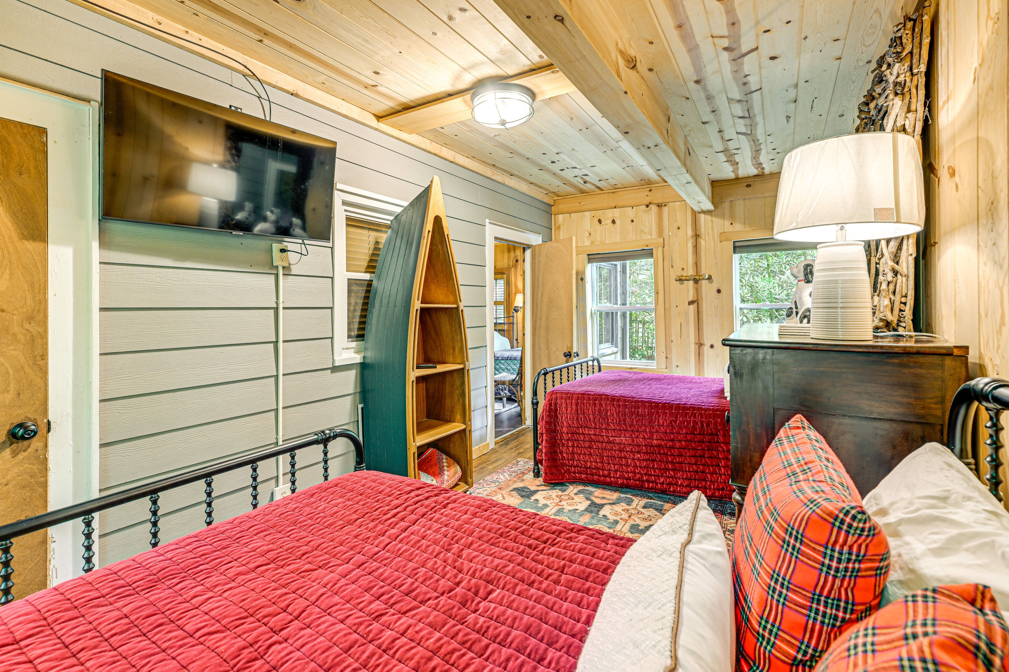 Bedroom 3 | Lower Floor | 2 Full Beds | Smart TV