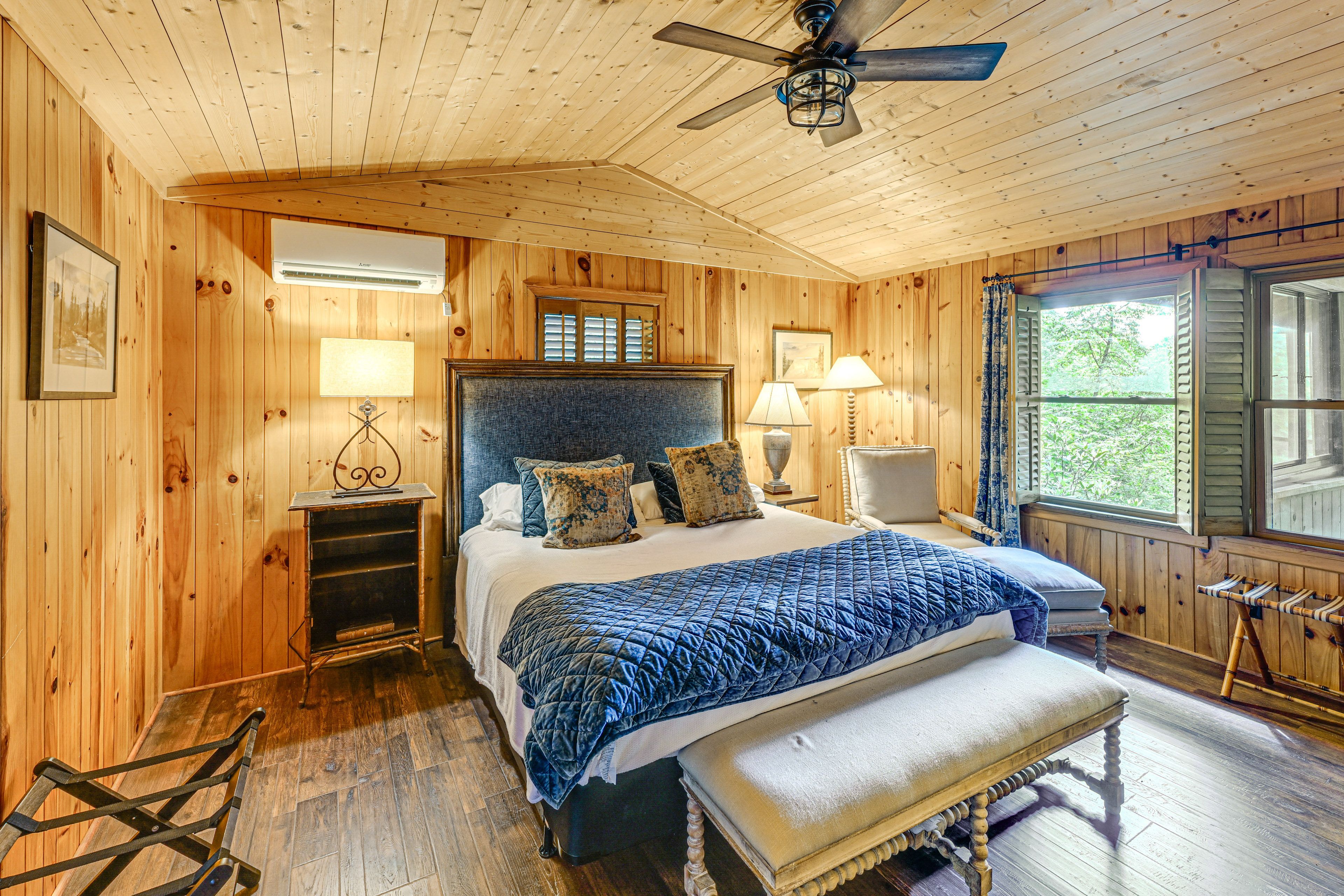 Bedroom 1 | Main Floor | King Bed | Smart TV