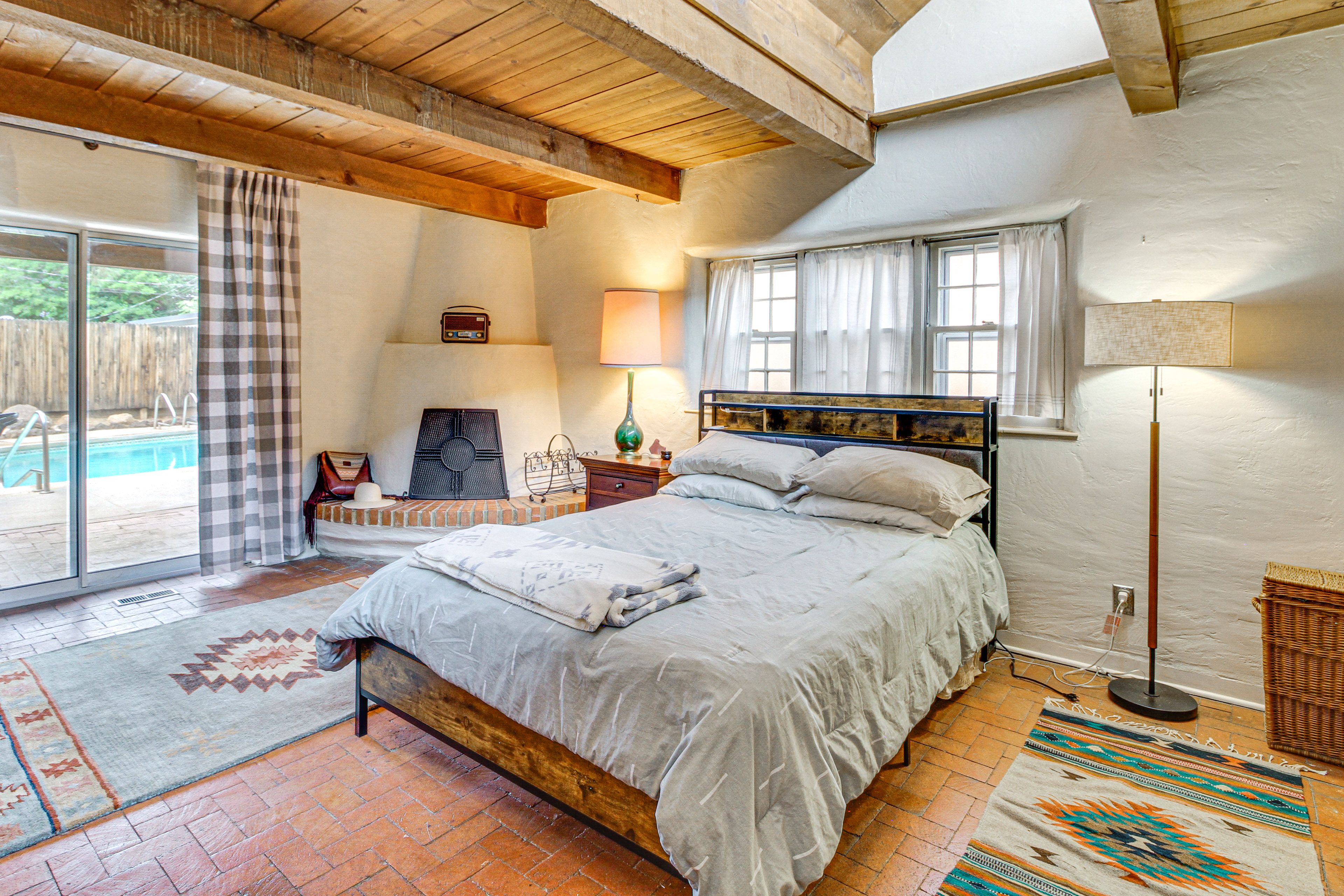 Bedroom 1 | Queen Bed | En-Suite Bathroom