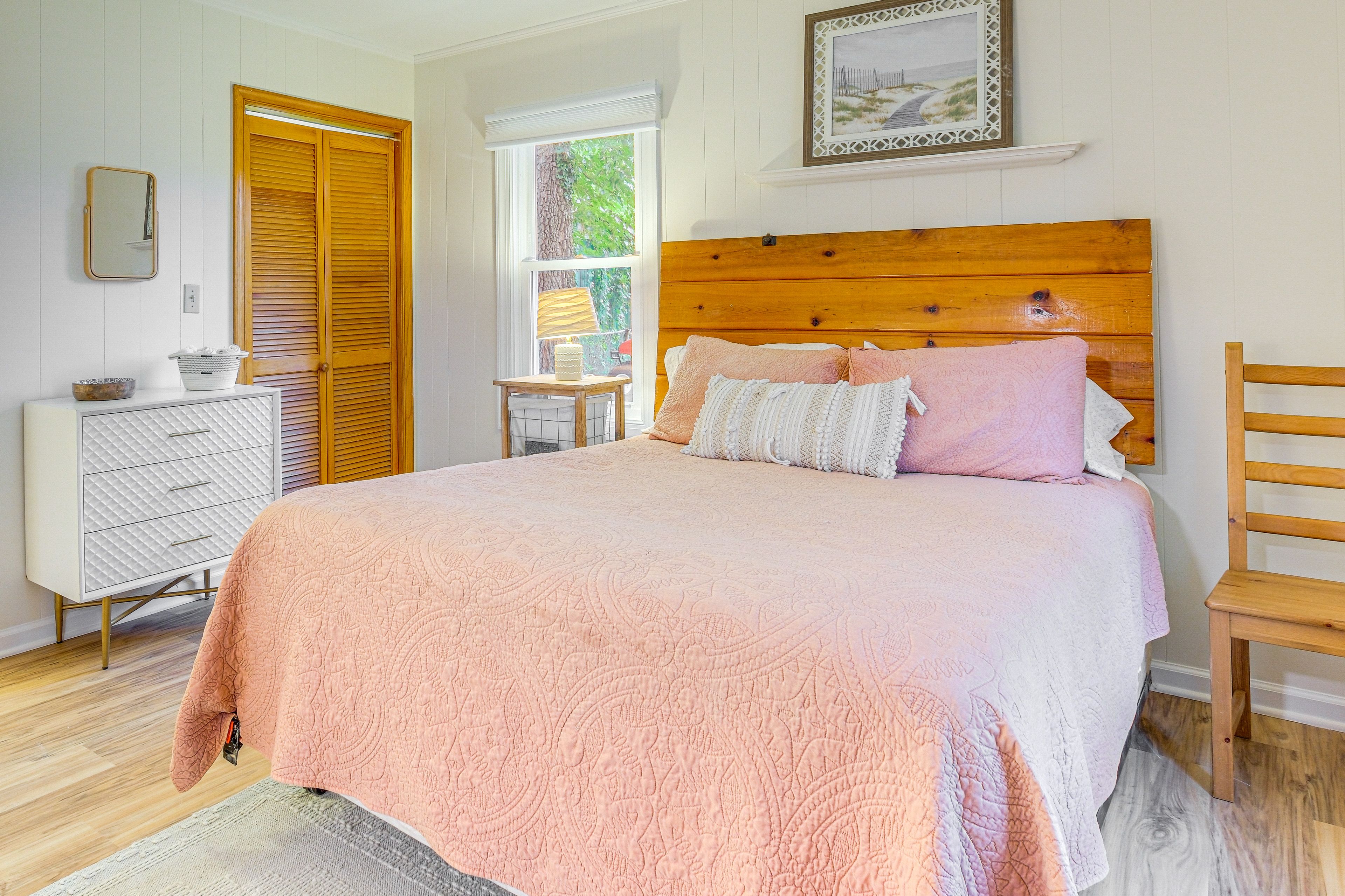 Bedroom 1 | Queen Bed | En-Suite Bathroom