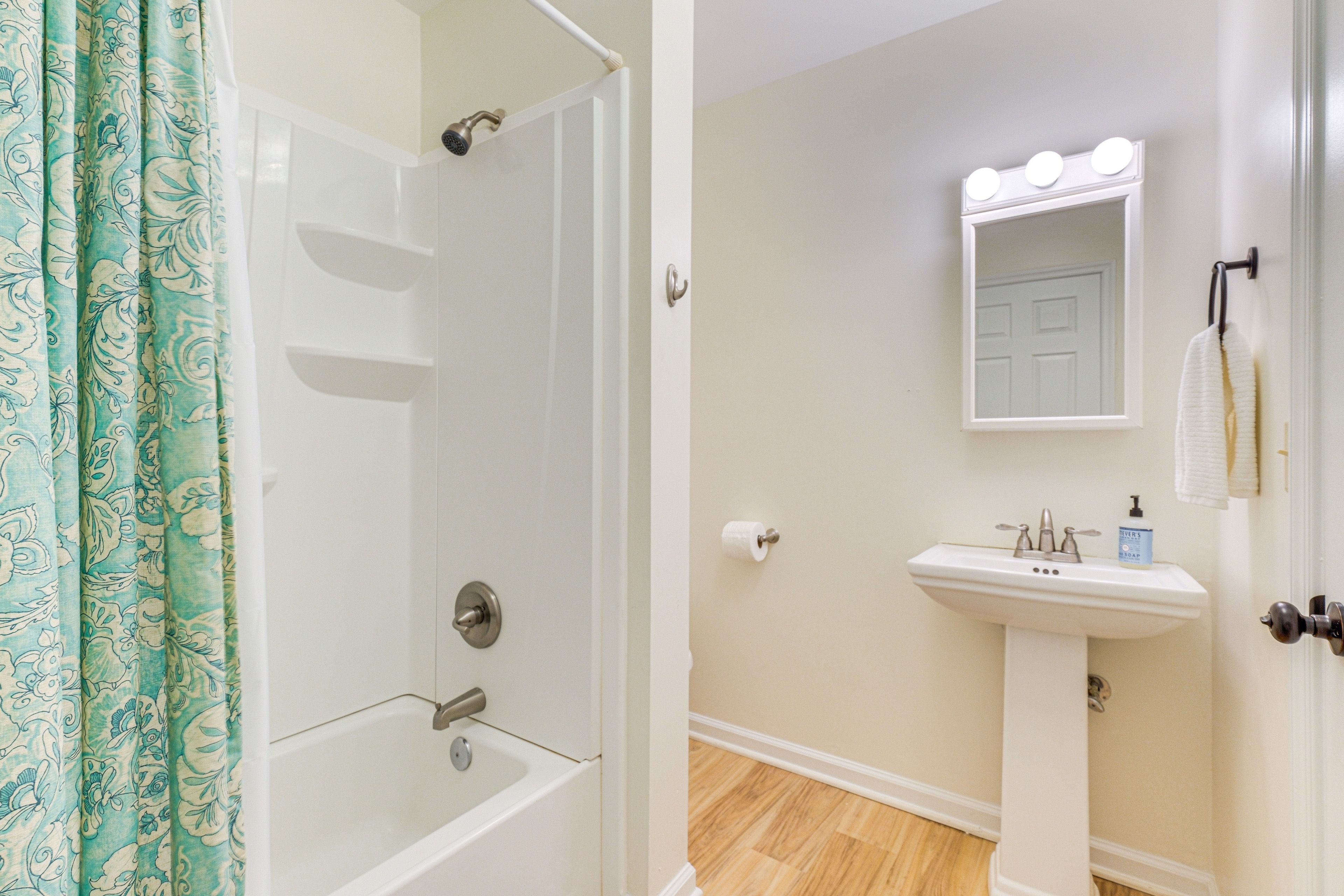 En-Suite Bathroom | Towels Provided