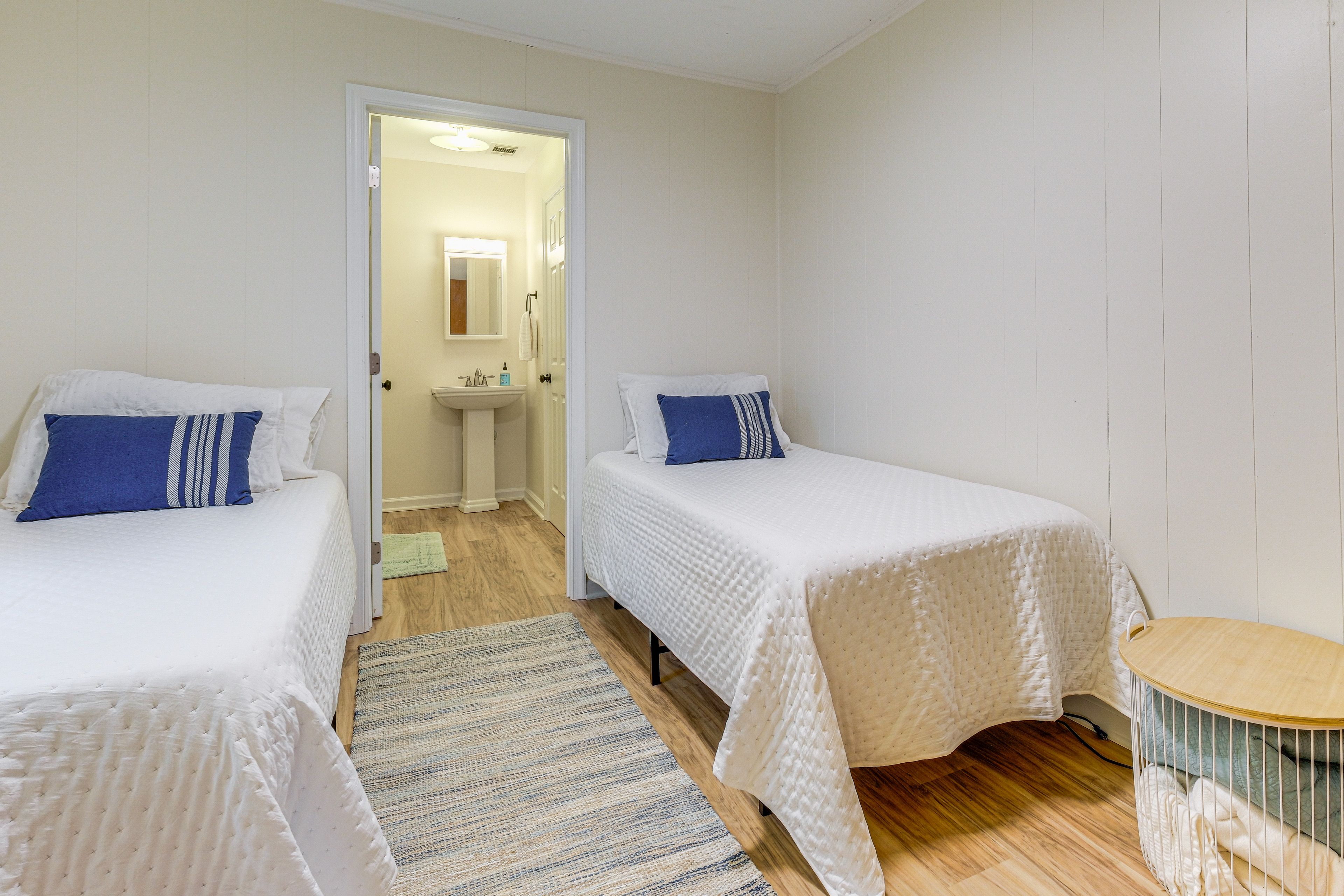 Bedroom 2 | 2 Twin Beds