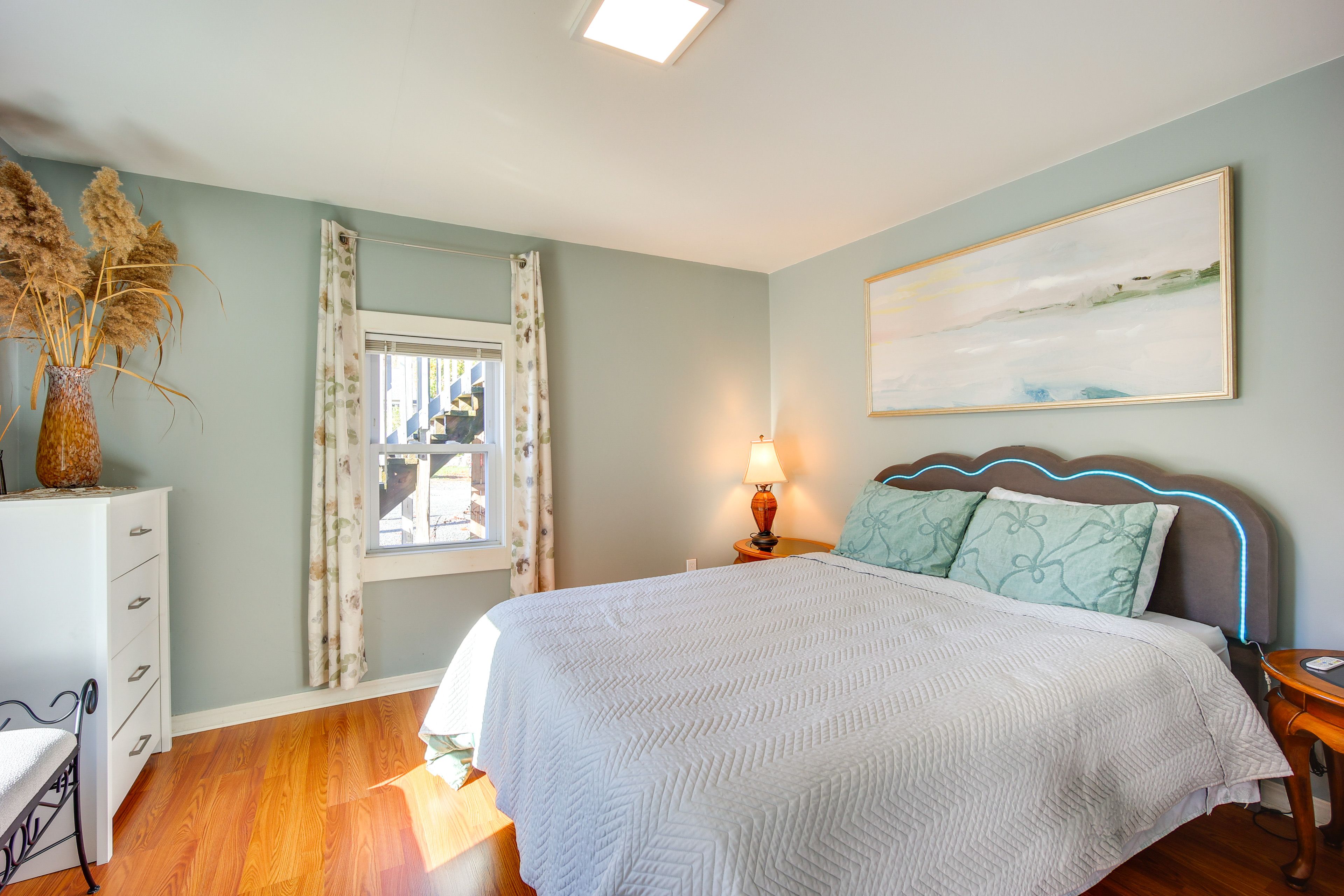 Bedroom 1 | Queen Bed