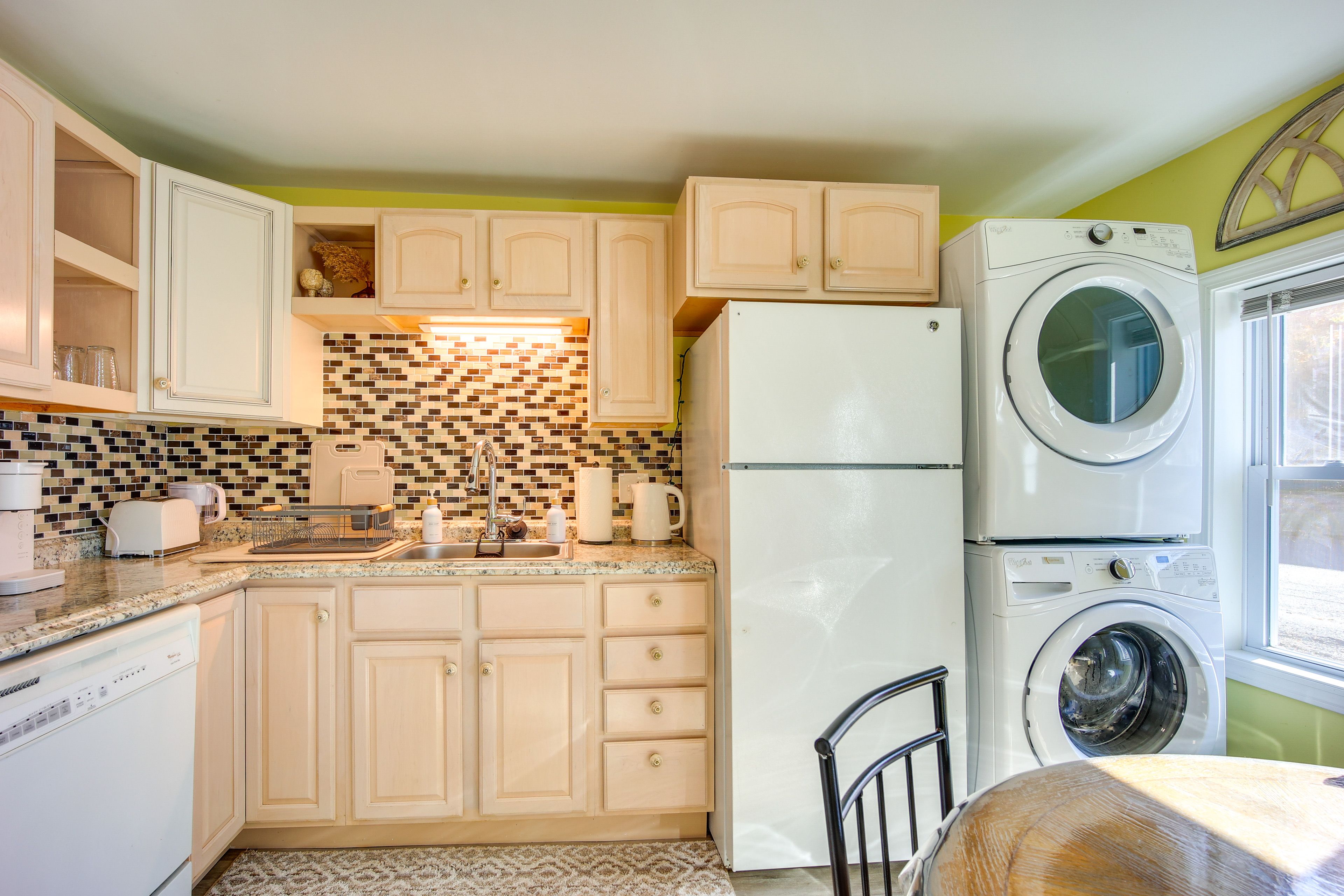 Kitchen | Coffee Maker | Washer/Dryer