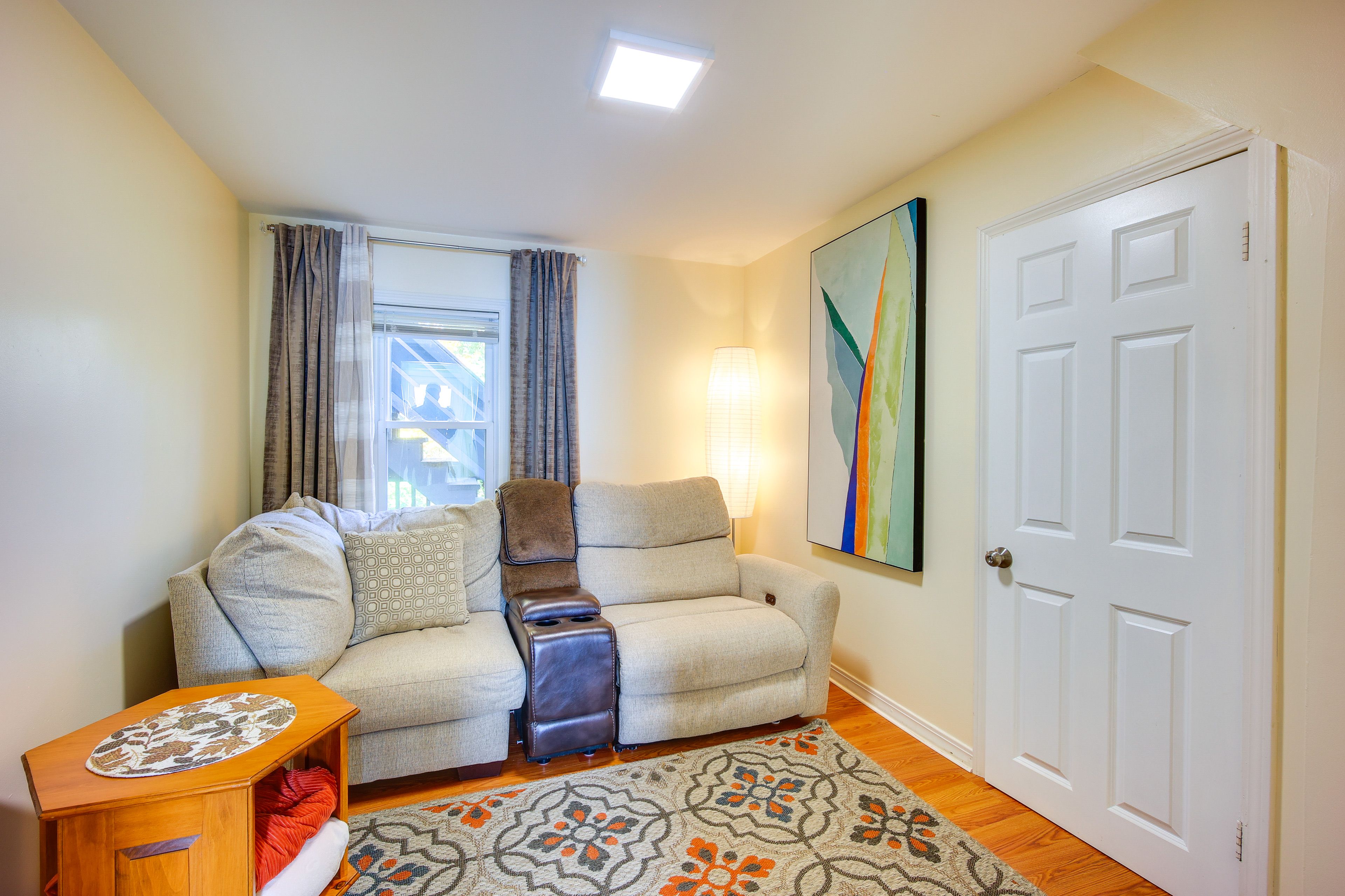 Living Room | Free WiFi | TV