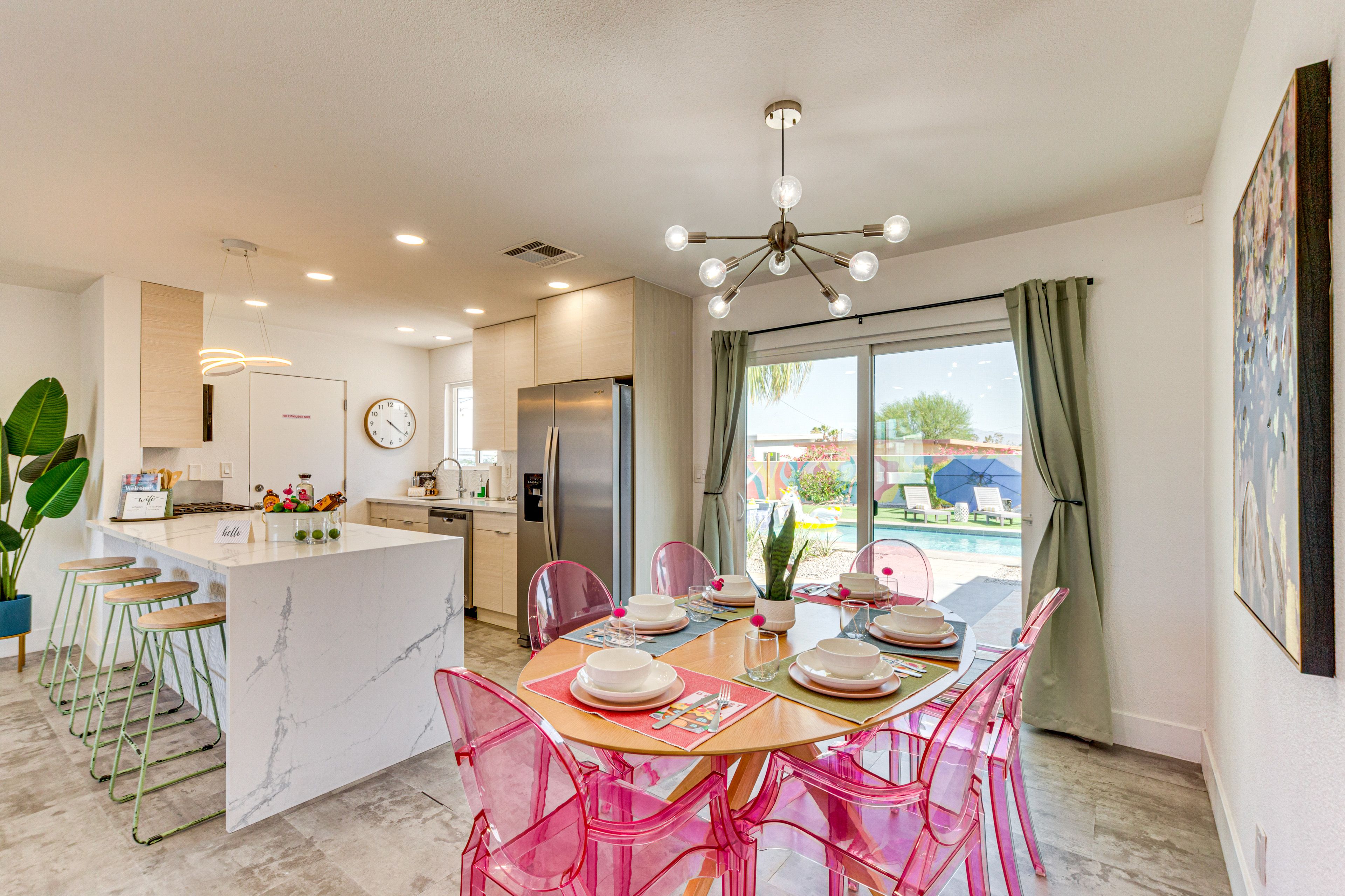 Dining Area | Dishware/Flatware Provided