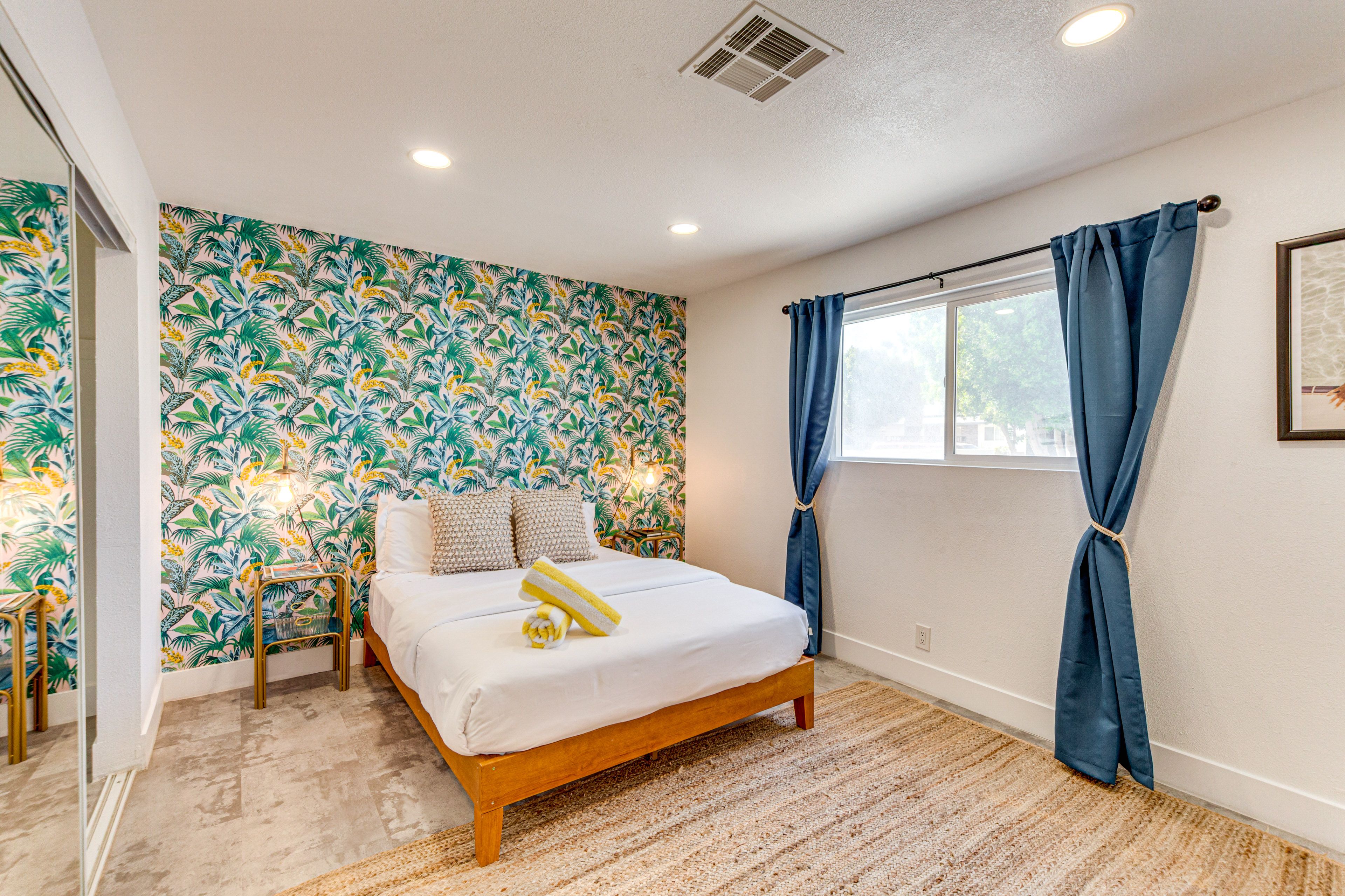 Bedroom 2 | King Bed