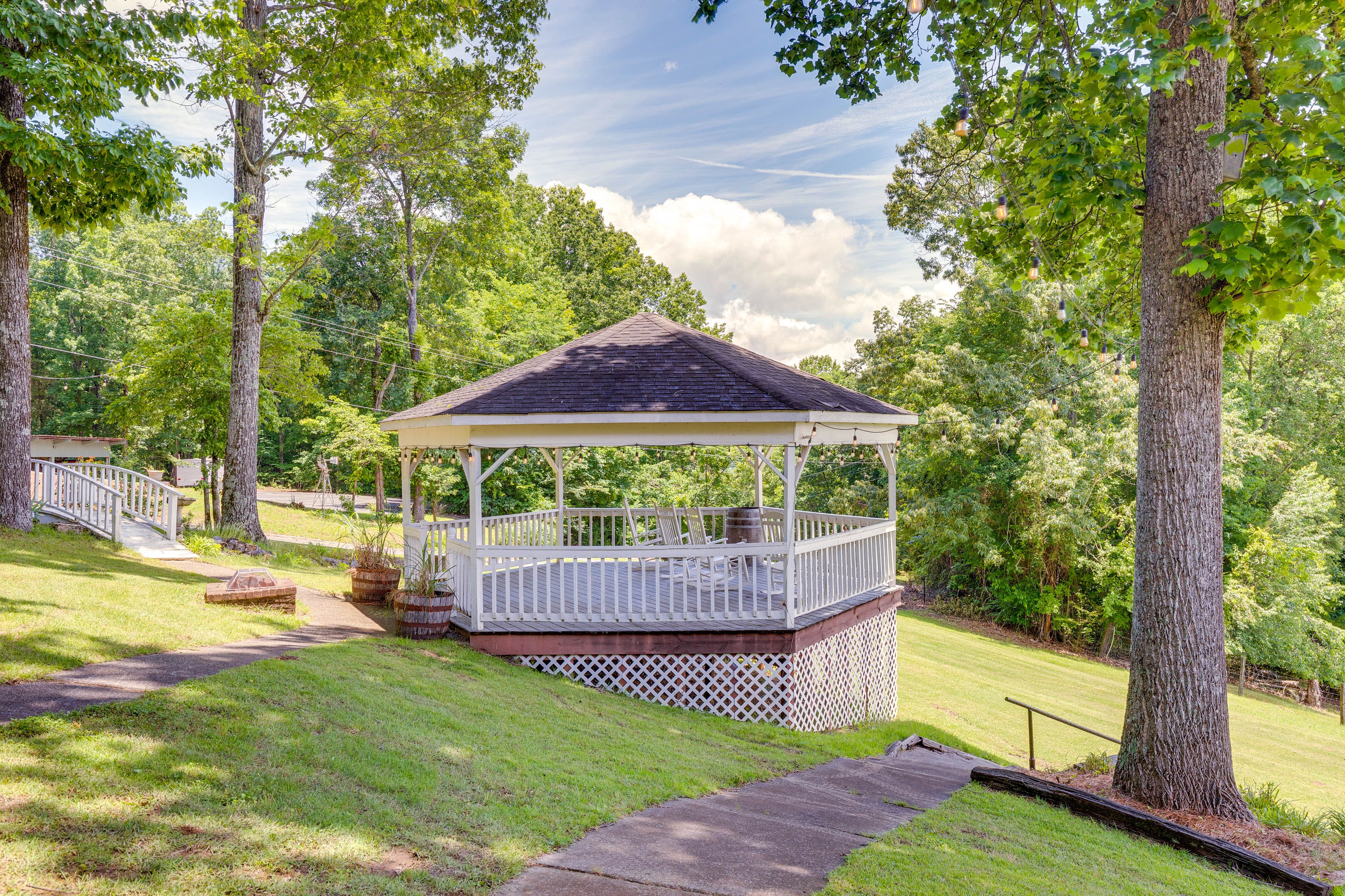Shared Outdoor Space | Gazebo w/ Rocking Chairs | Lake Views | Charcoal Grill
