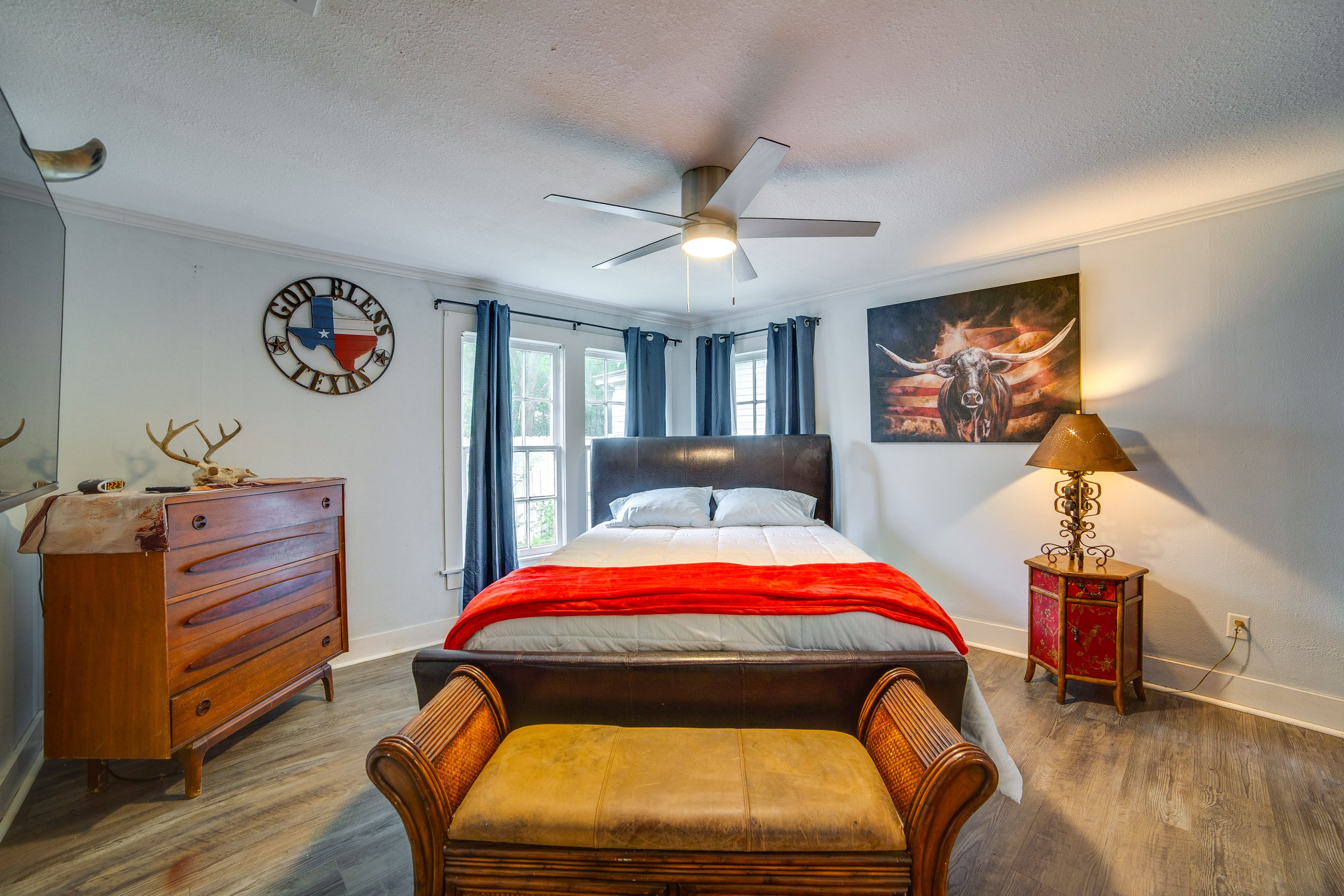 Bedroom 2 | Queen Bed