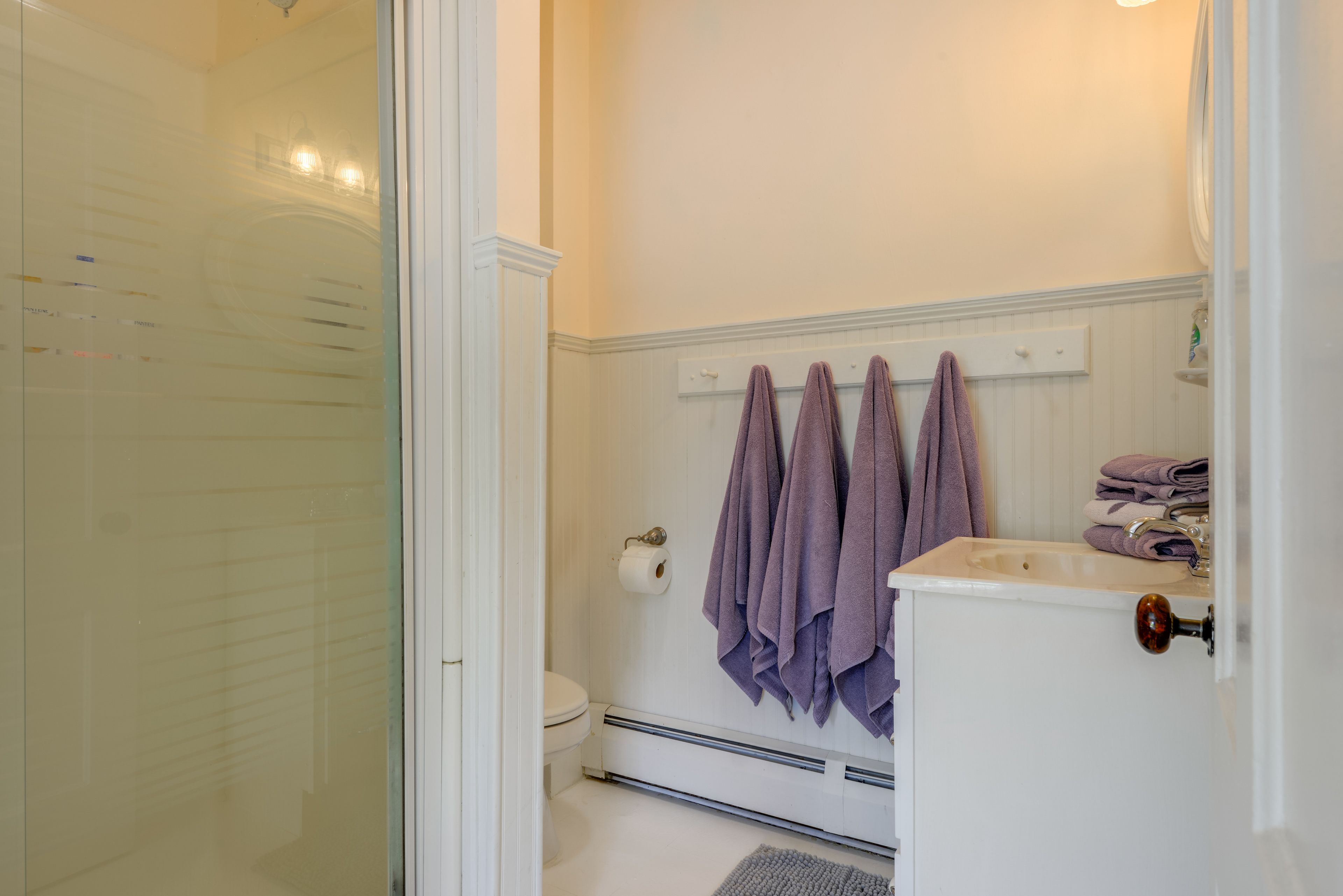 Full Bath | 2nd Floor