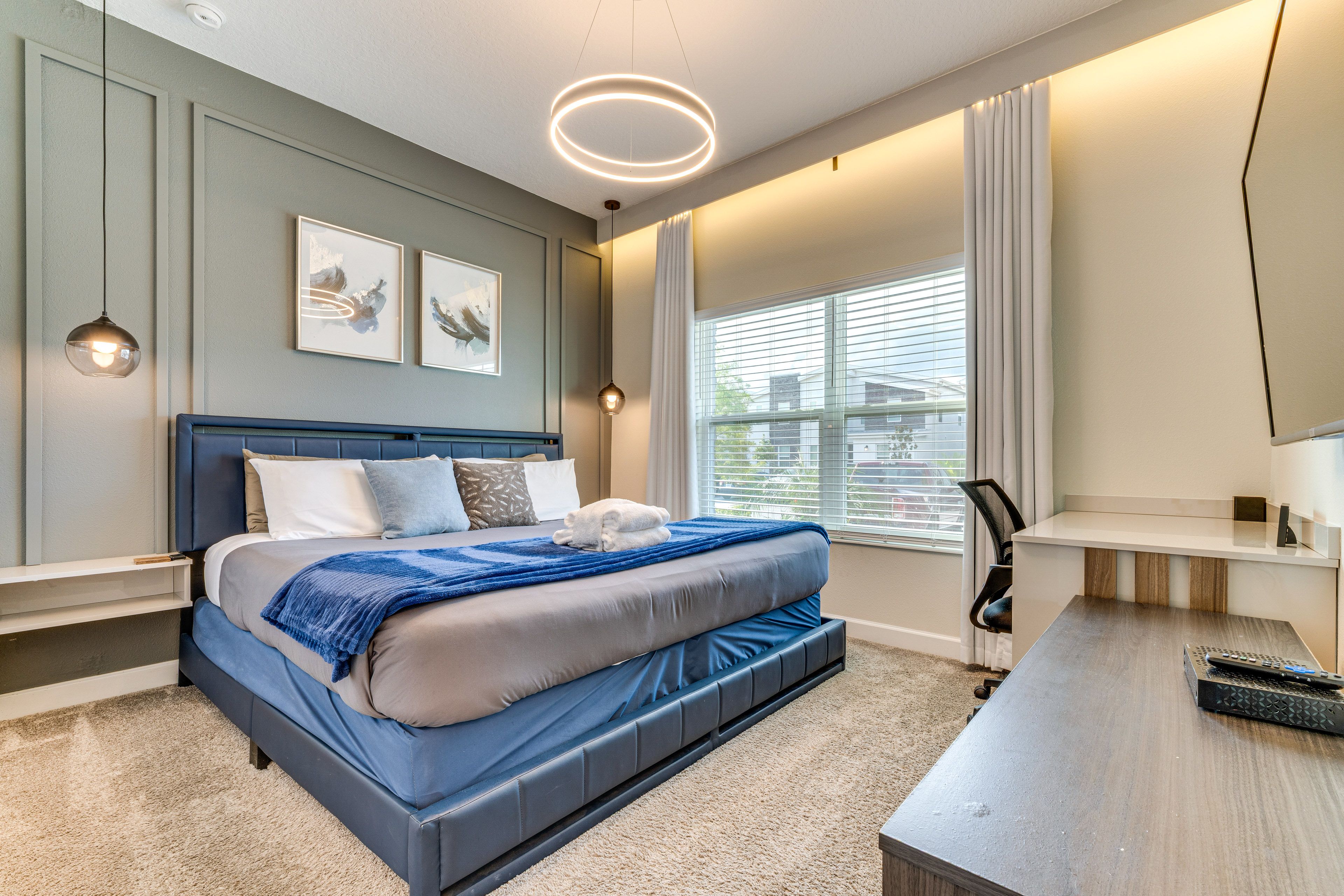 Bedroom 1 | King Bed | Smart TV | 1st Floor