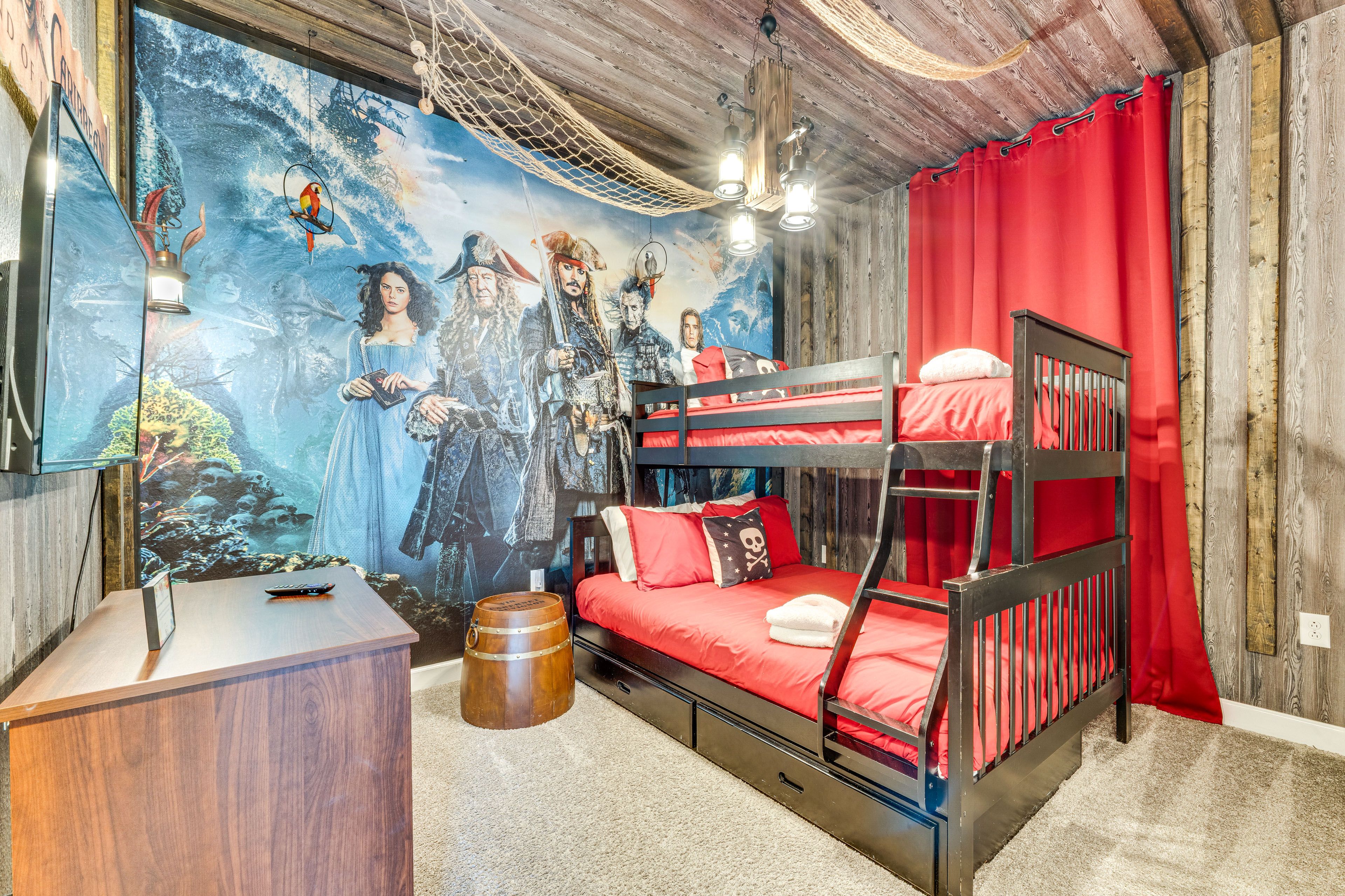 Bedroom 2 | Twin/Full Bunk Bed | 1st Floor