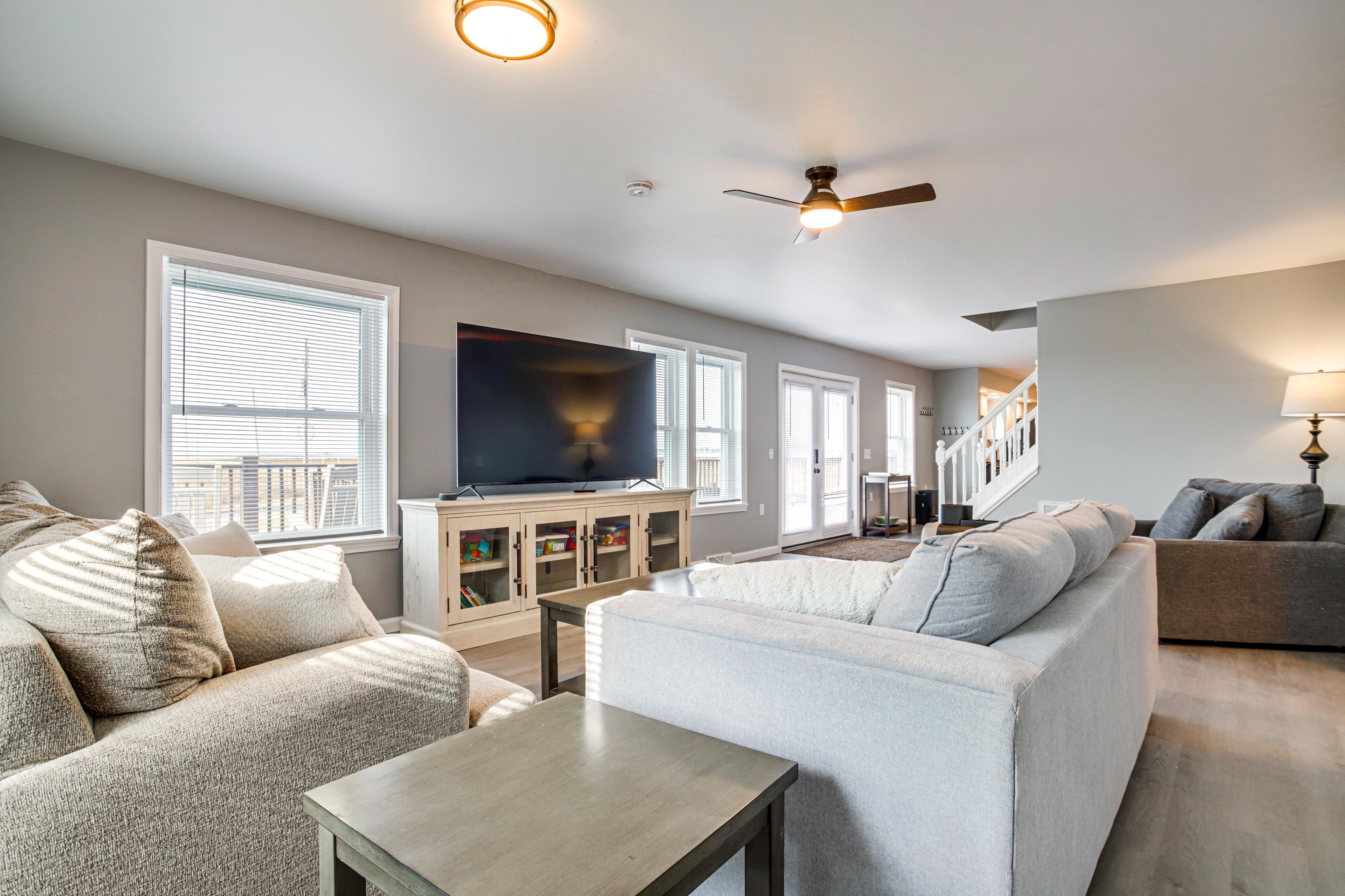 Family Room | 2 Queen Sleeper Sofas | 1st Floor