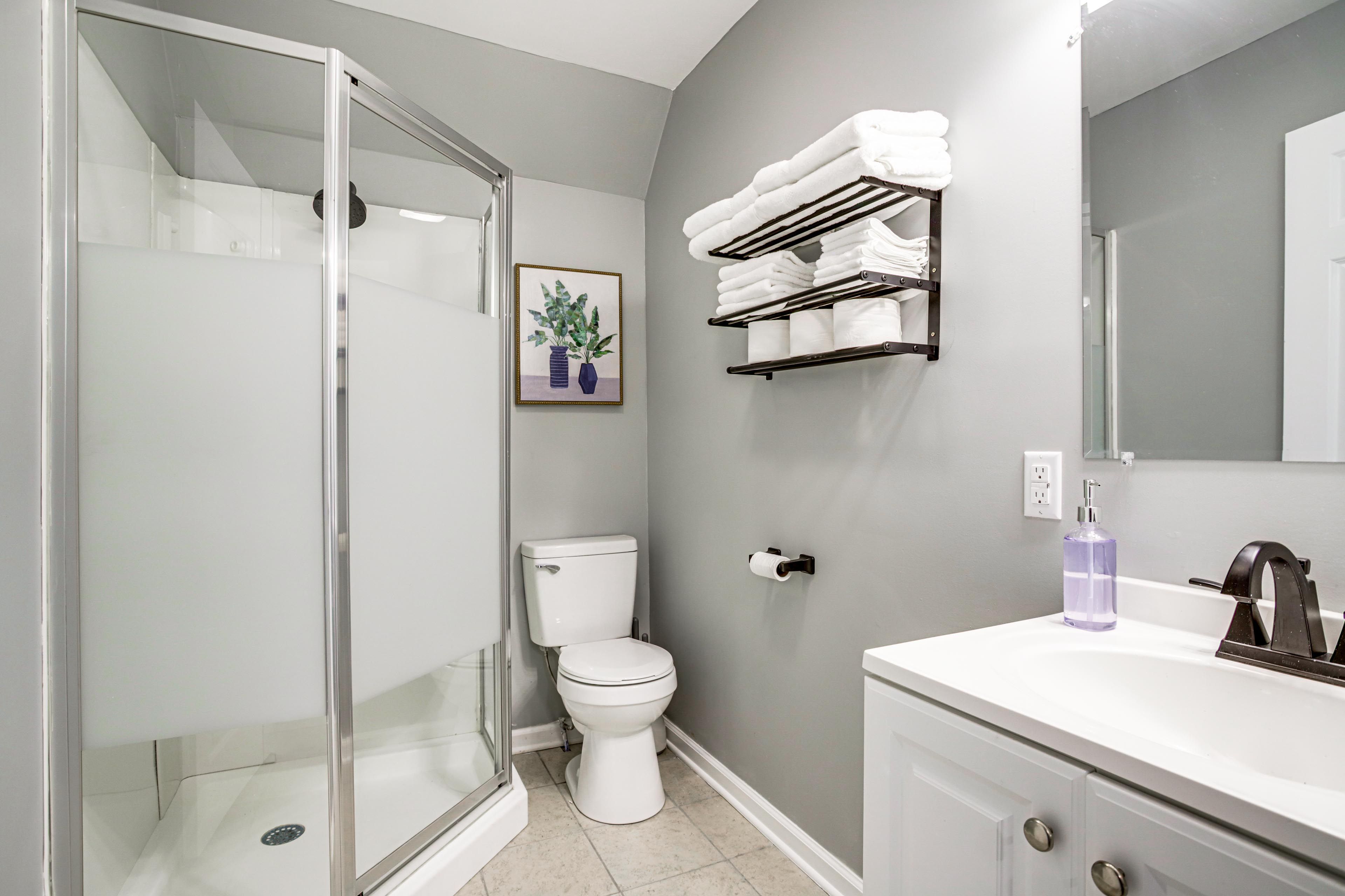 Full Bath | 2nd Floor