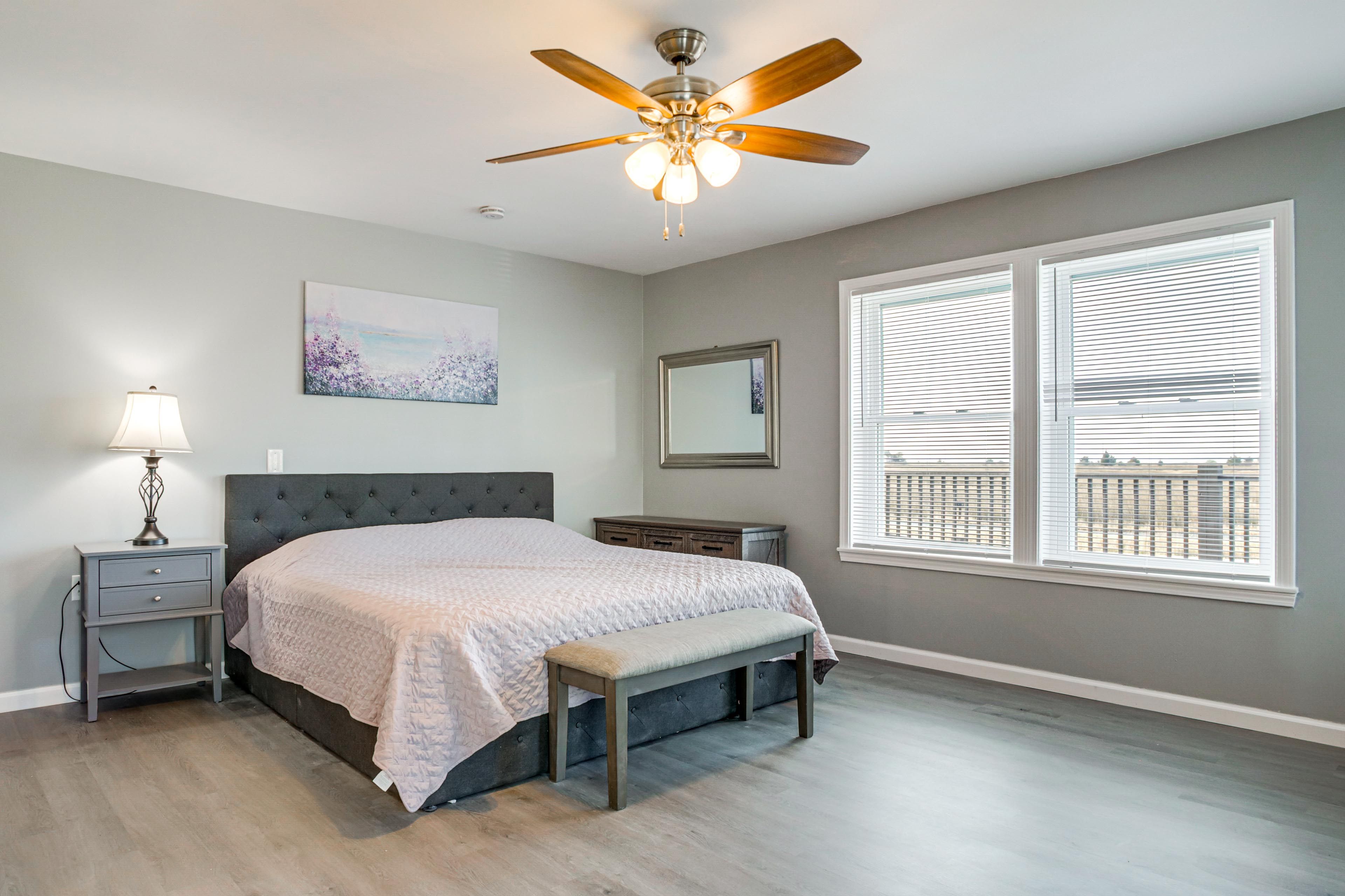 Bedroom 1 | King Bed | Linens | 1st Floor