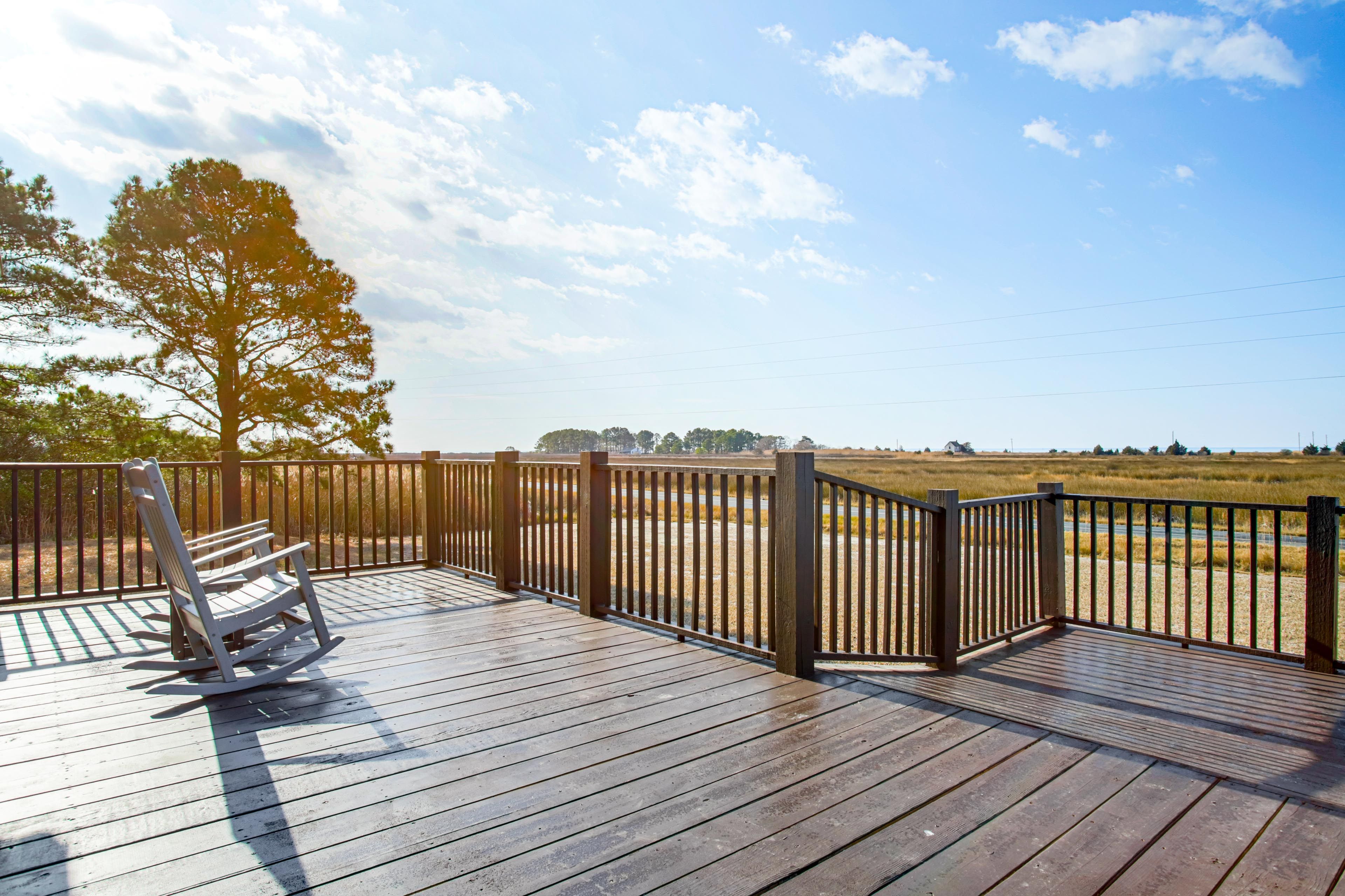 Deck | Charcoal Grill/Smoker