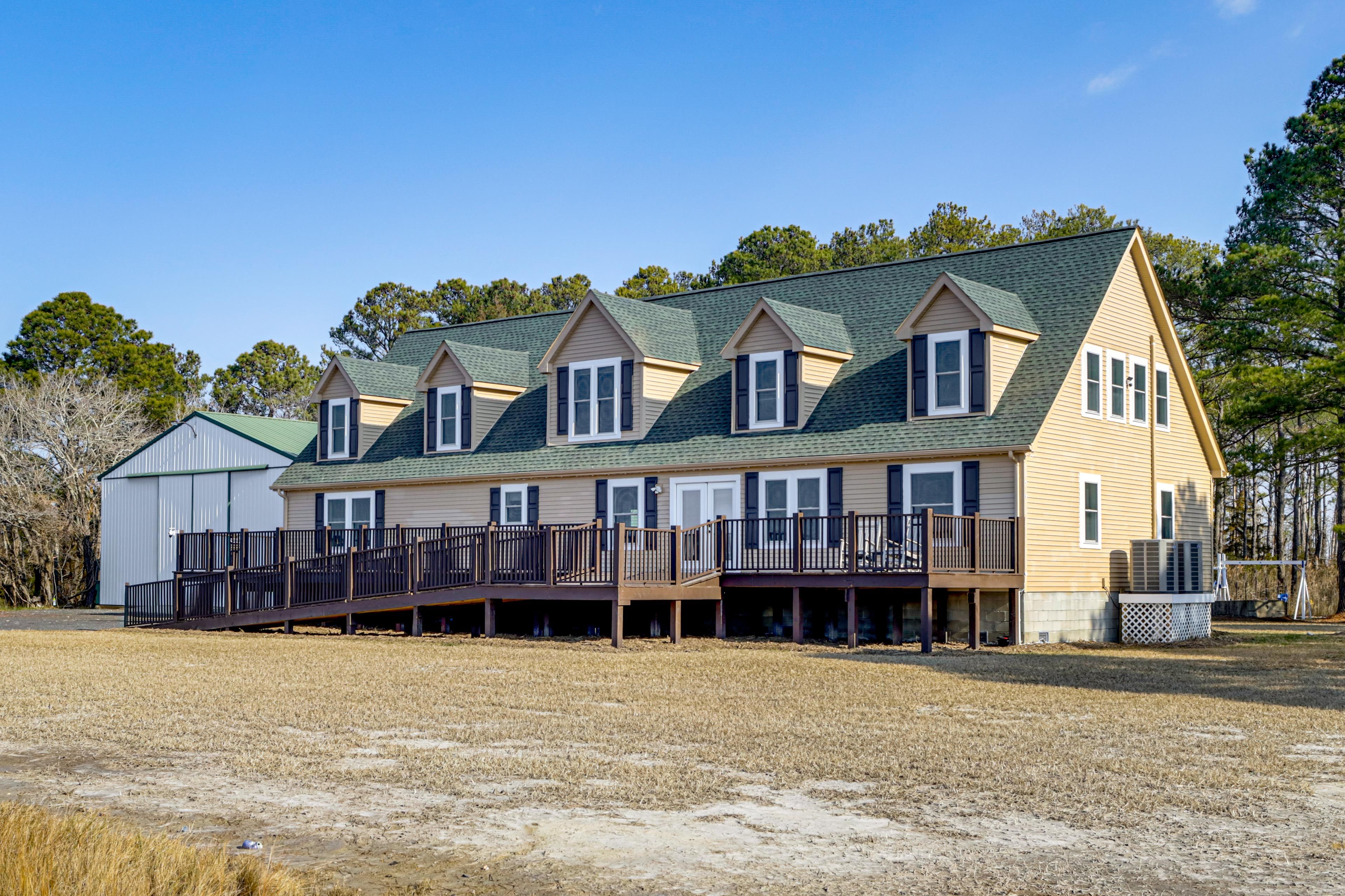 Parking | Driveway (10 Vehicles) | Boats & Golf Carts Allowed