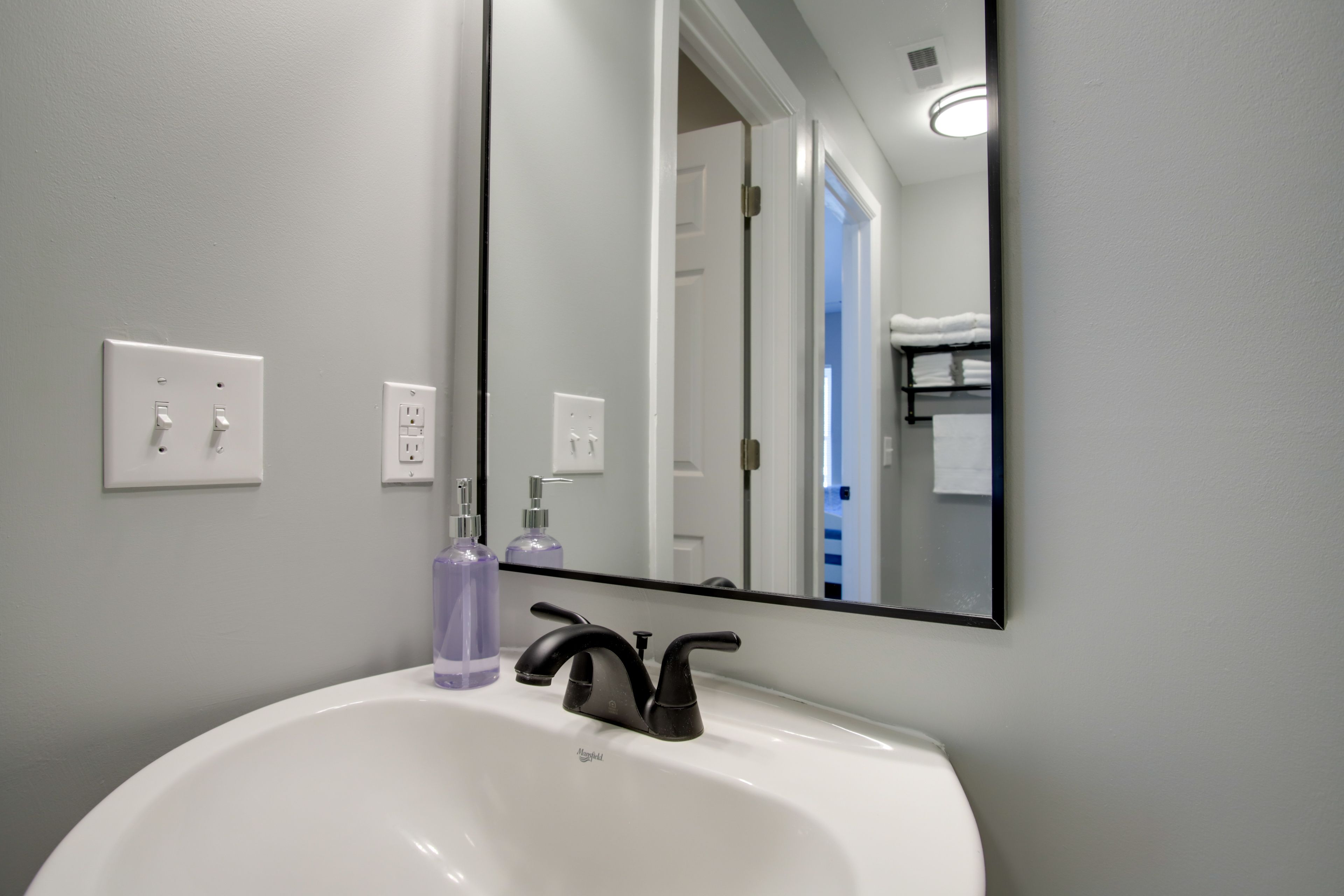 Jack-and-Jill Bathroom | 2nd Floor