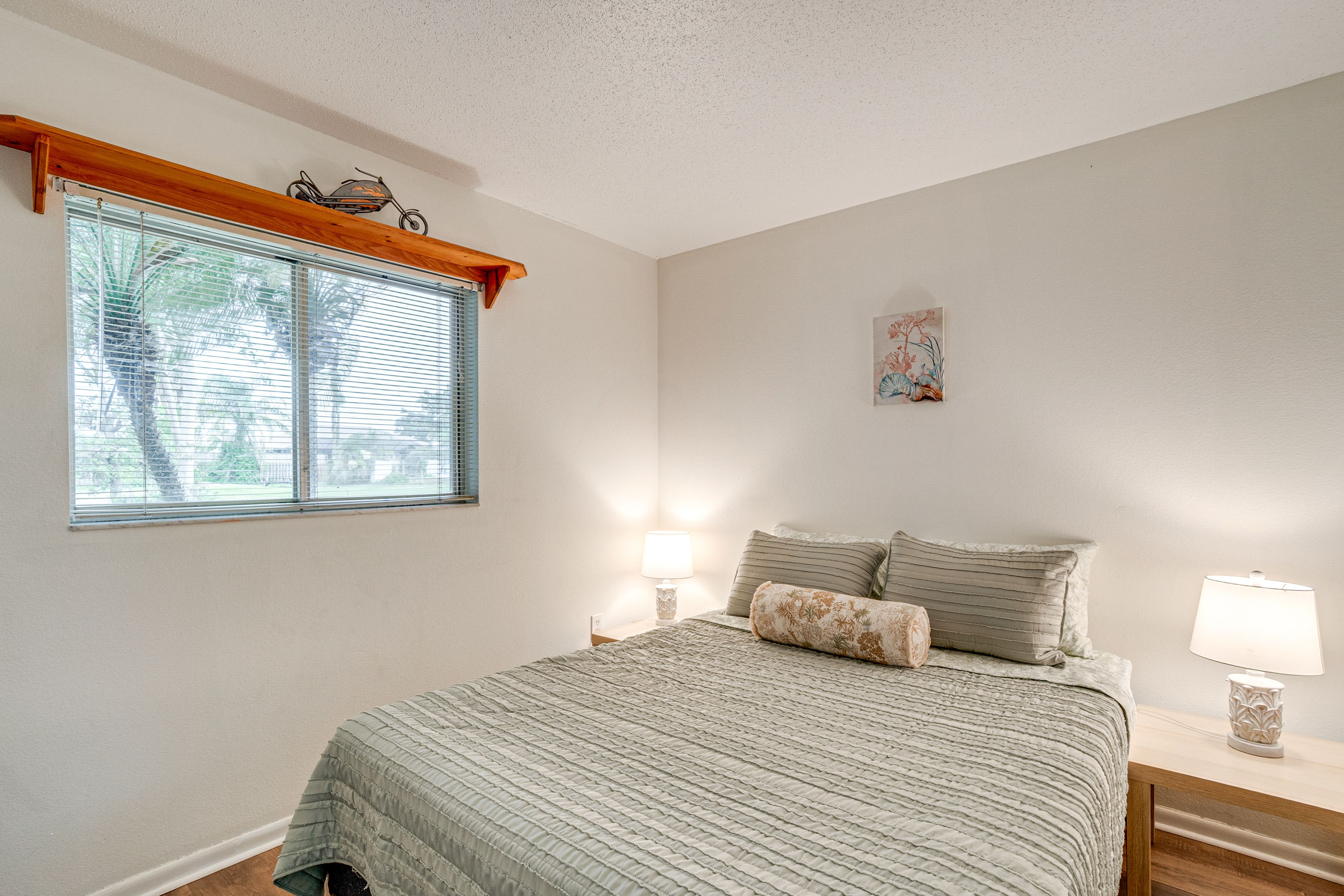 Bedroom 2 | Queen Bed | Linens