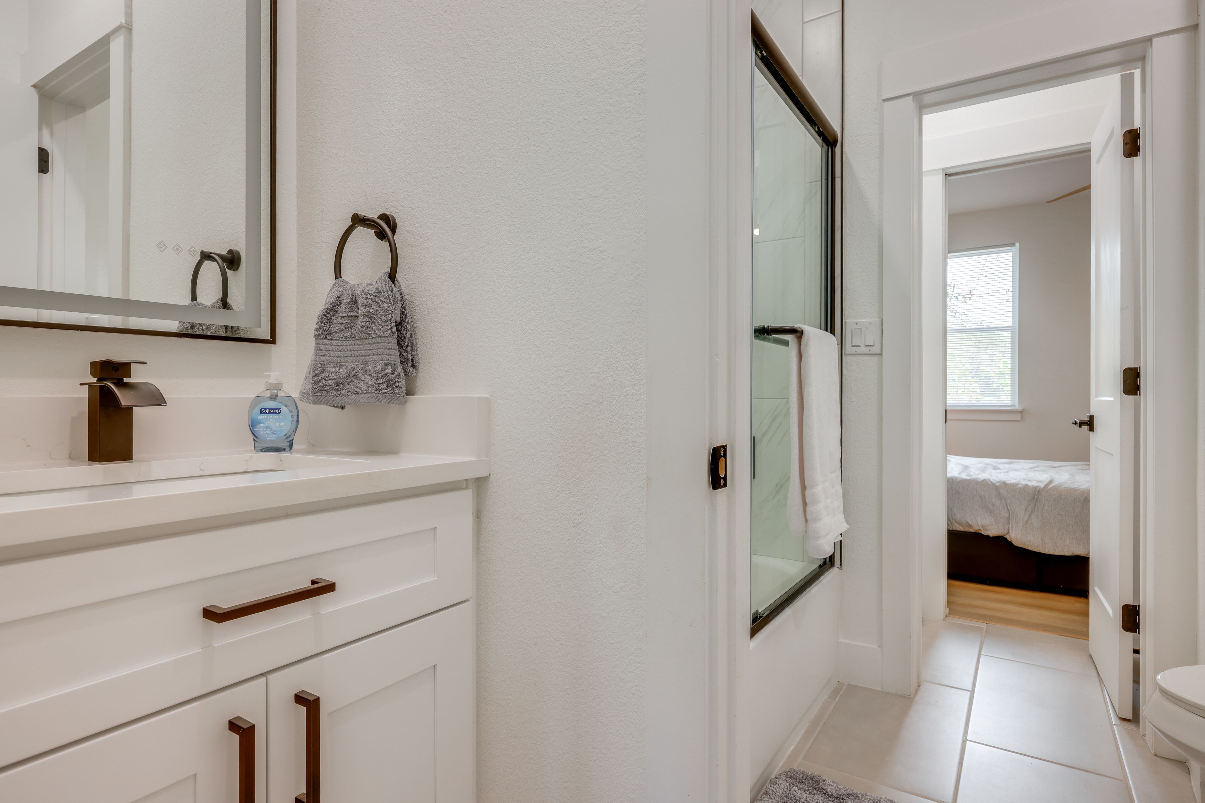 Full Bathroom | 2nd Floor