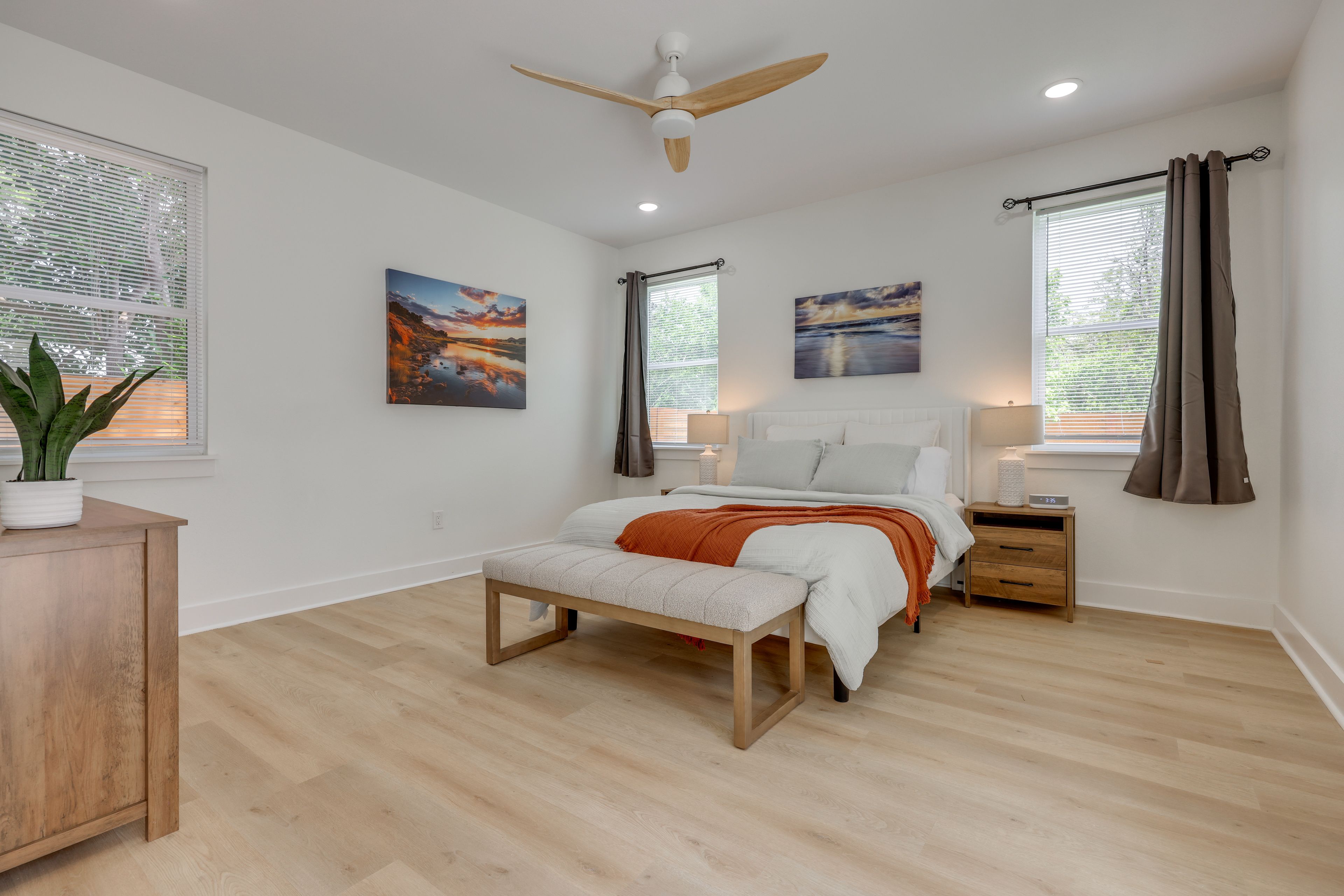 Bedroom 1 | Queen Bed | 1st Floor | En-Suite Bathroom