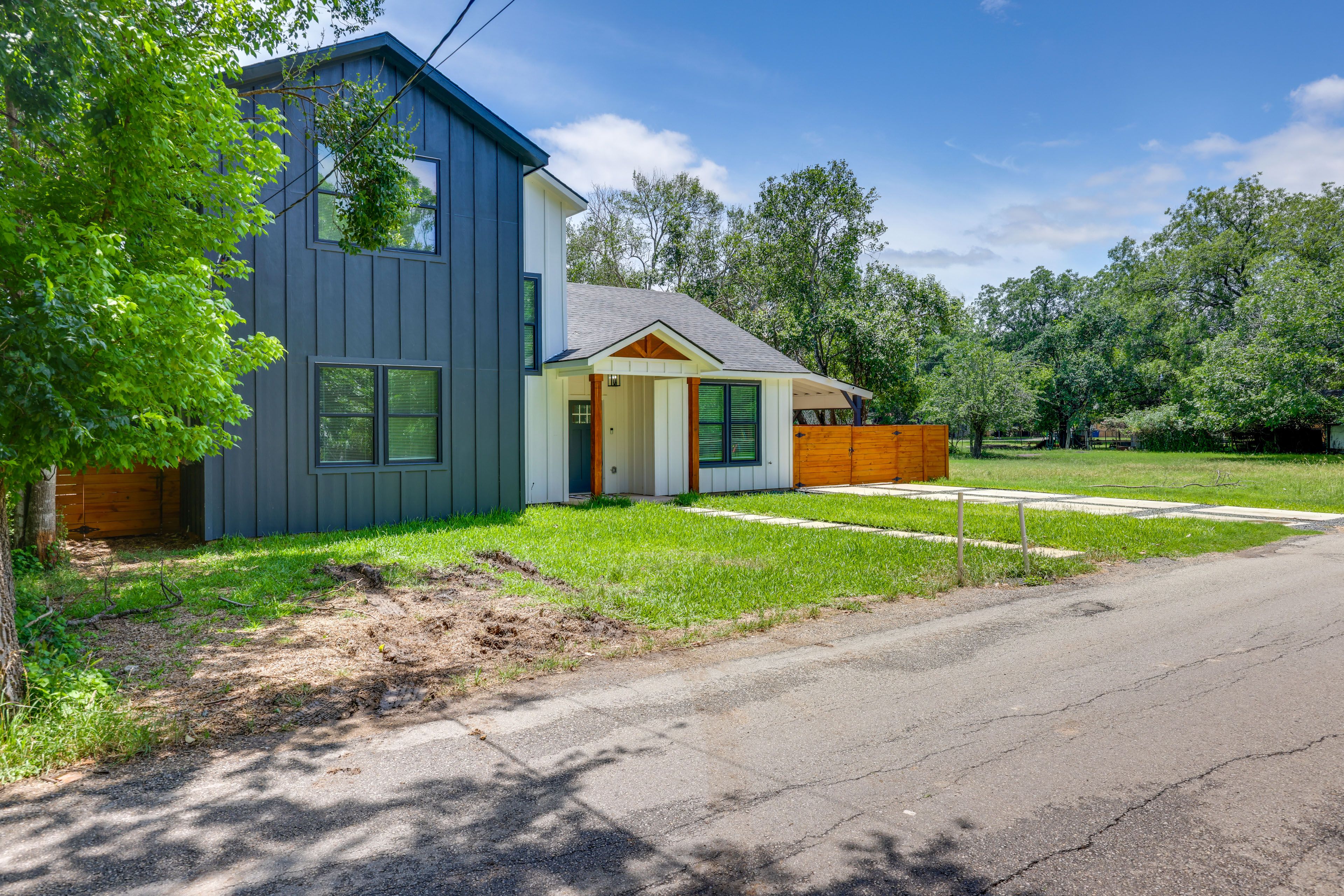 Home Exterior | Parking | Garage (1 Vehicle) | Driveway (2 Vehicles)