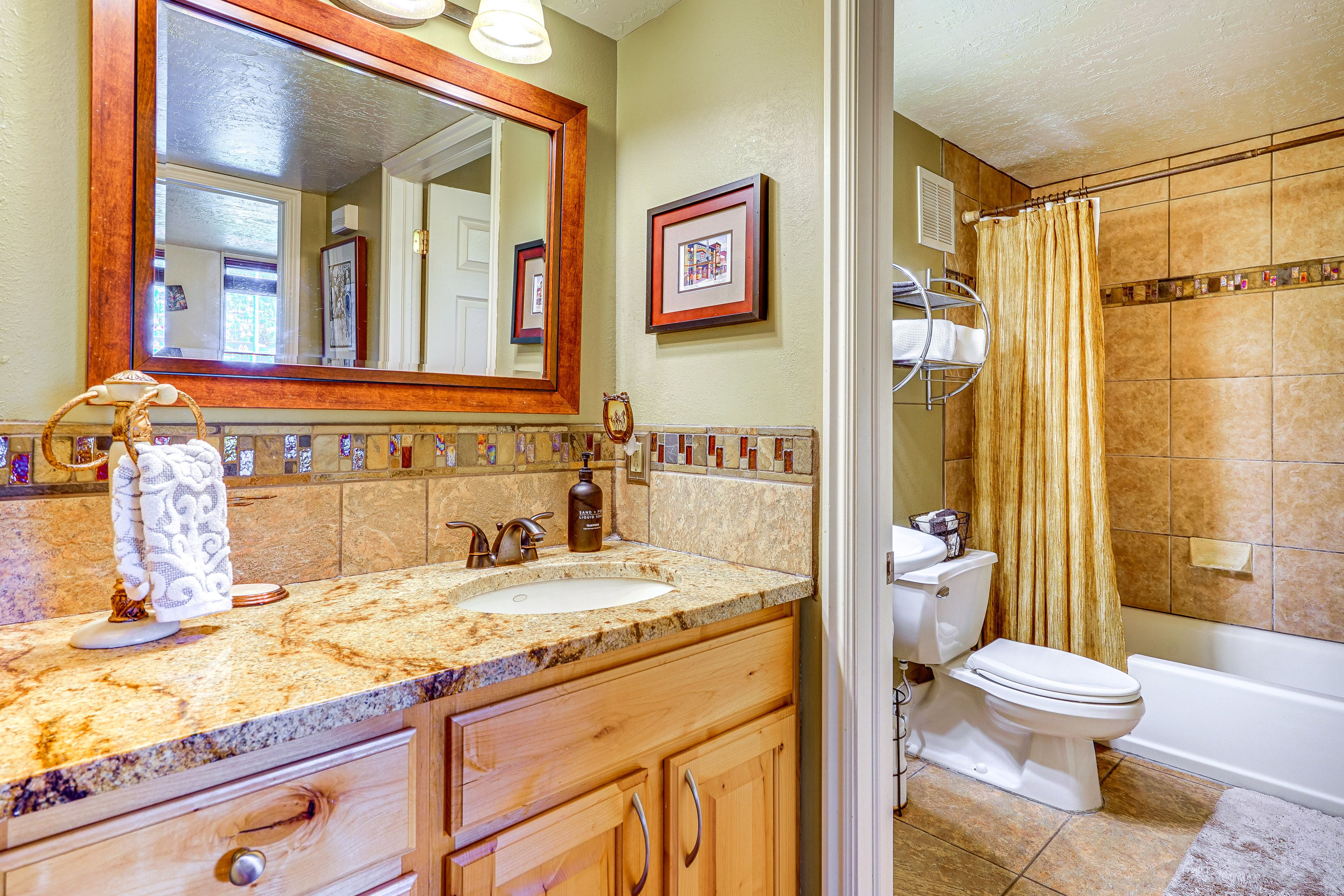 Full Bath | Towels