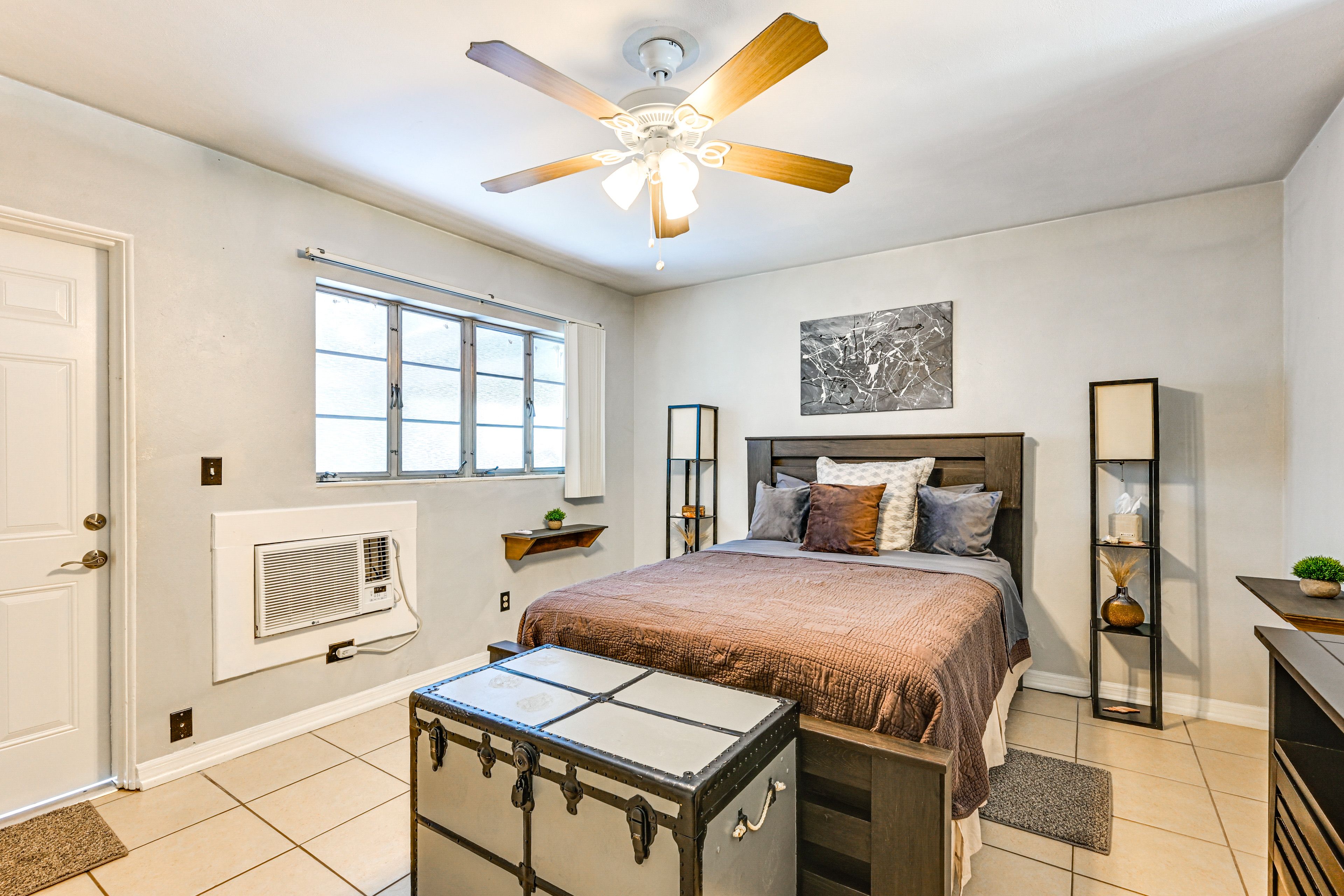 Bedroom | Queen Bed