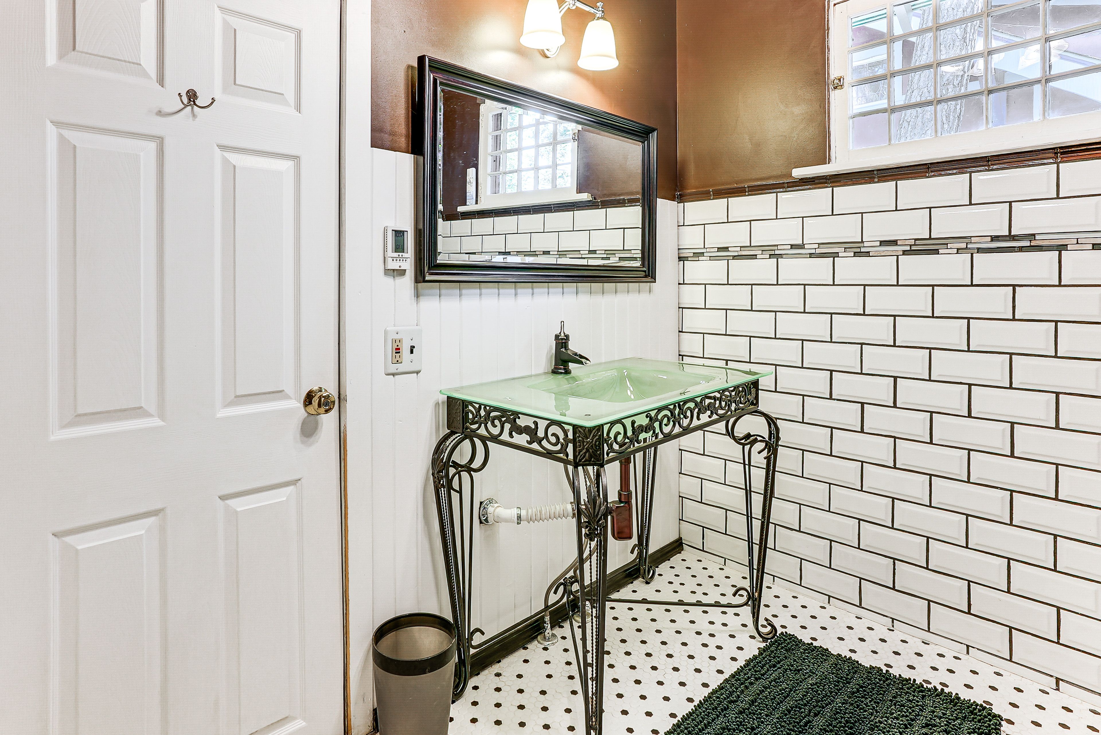 Full Bathroom | 1st Floor