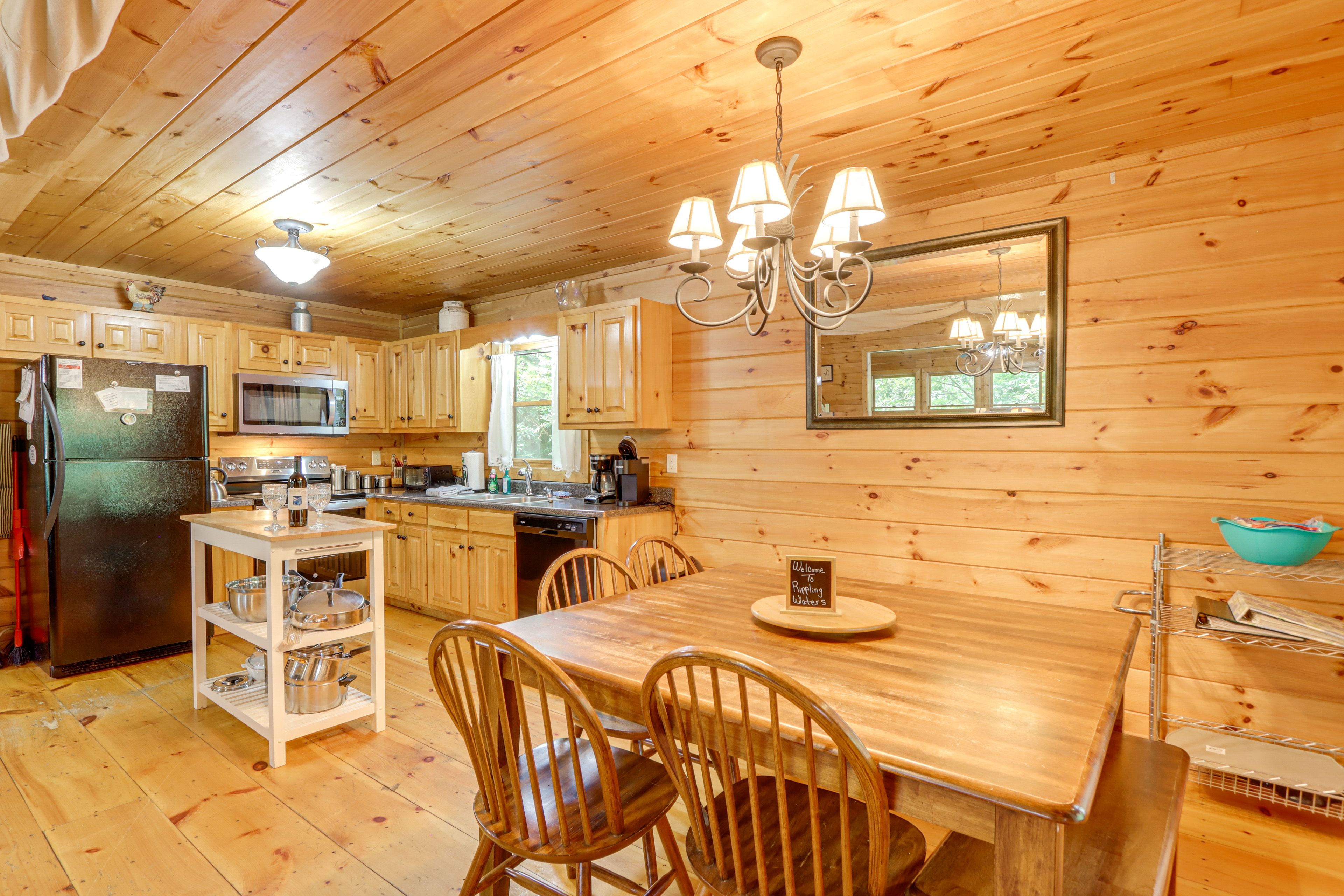 Dining Area | Main Level