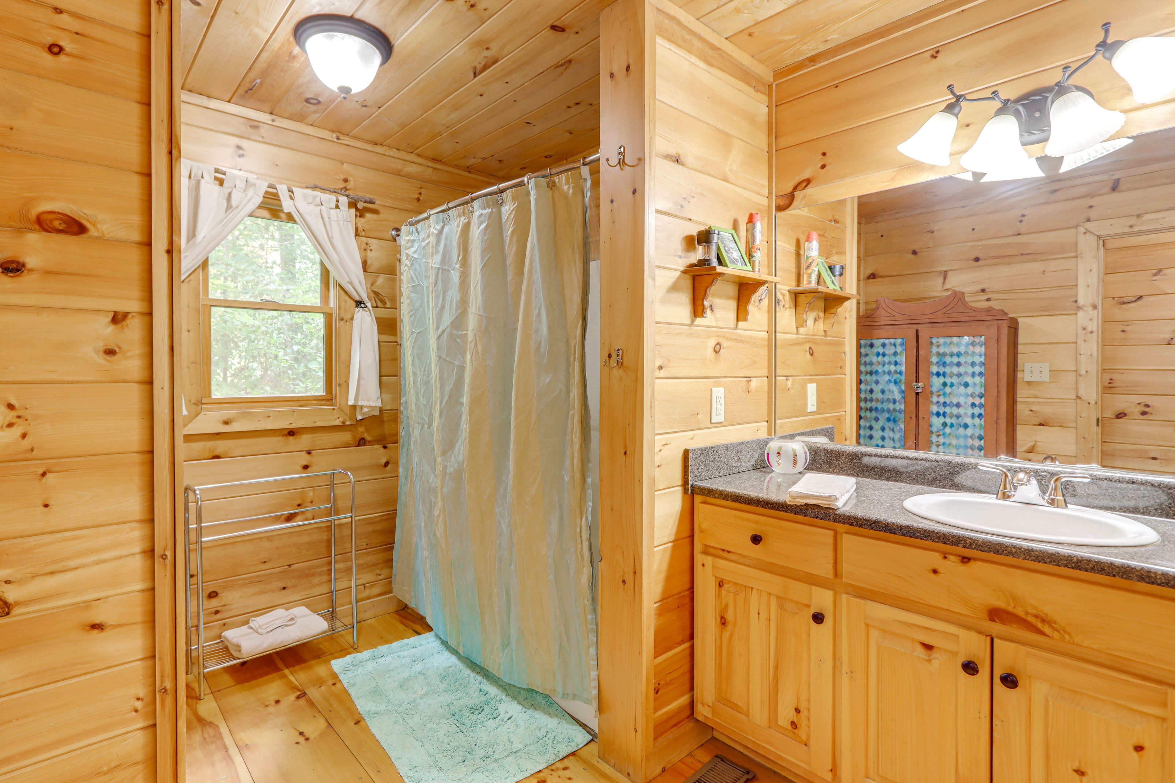 Full Bathroom | Main Level | Washer & Dryer