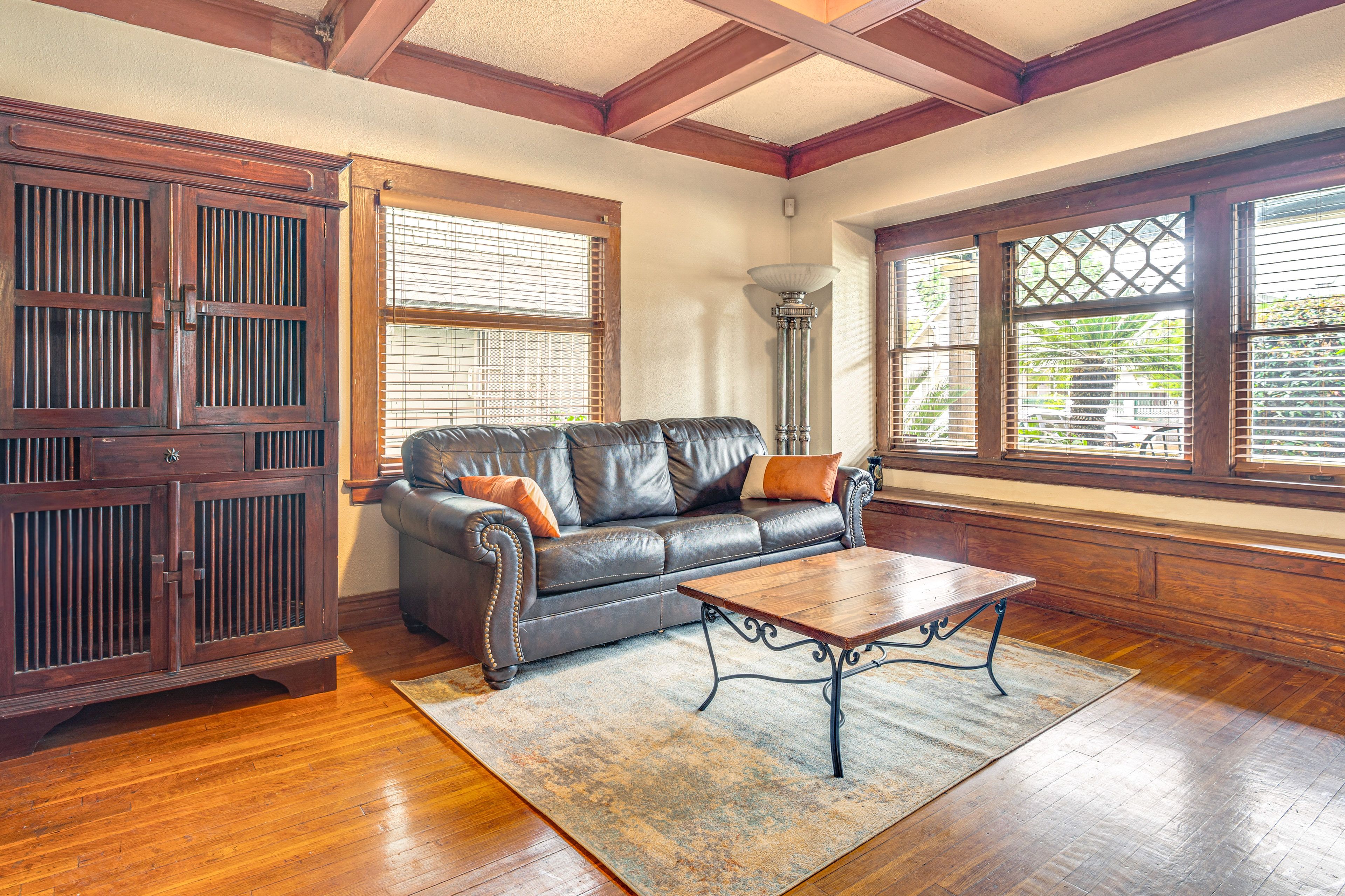 Living Room | Free WiFi