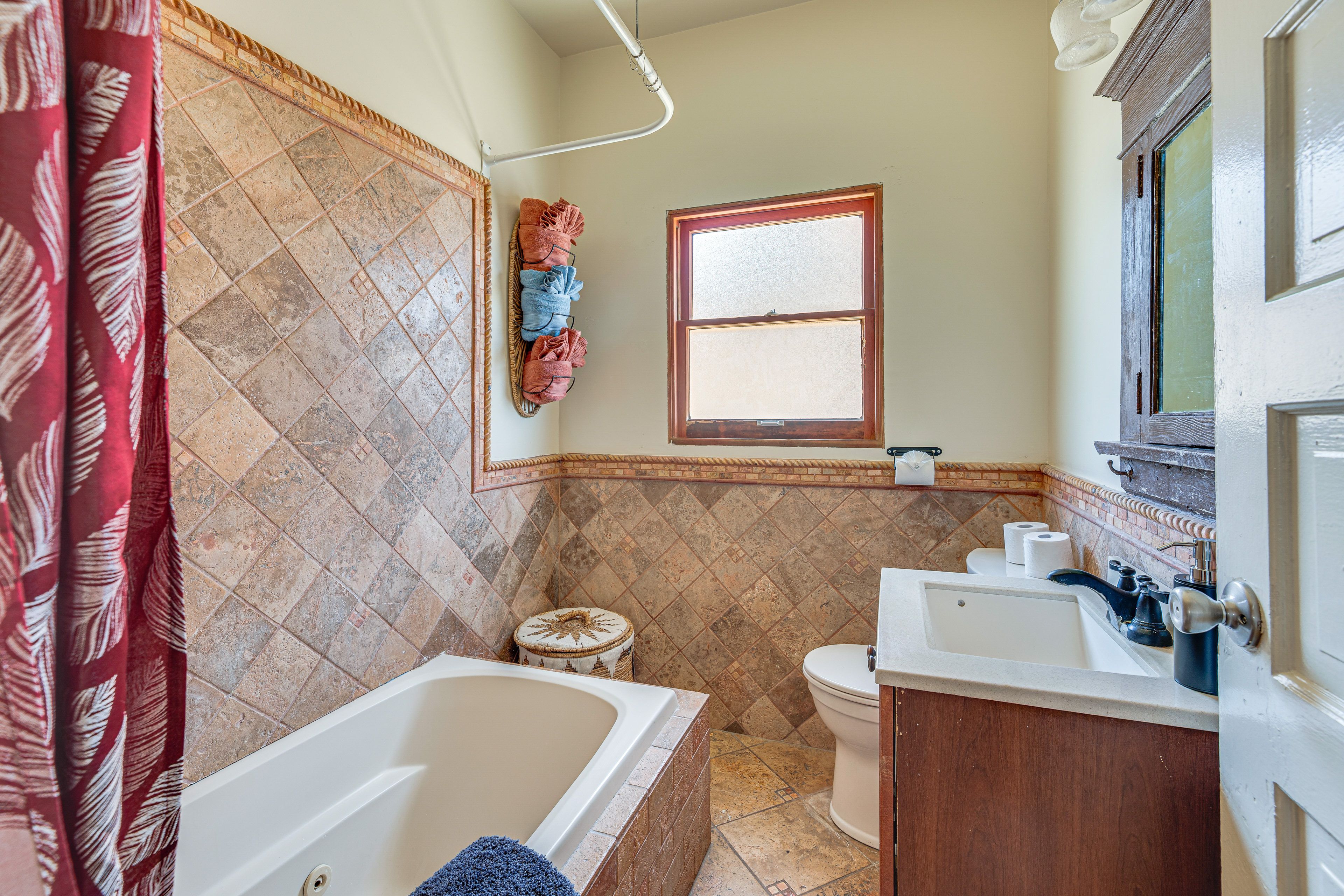Full Bathroom | Towels & Linens Provided
