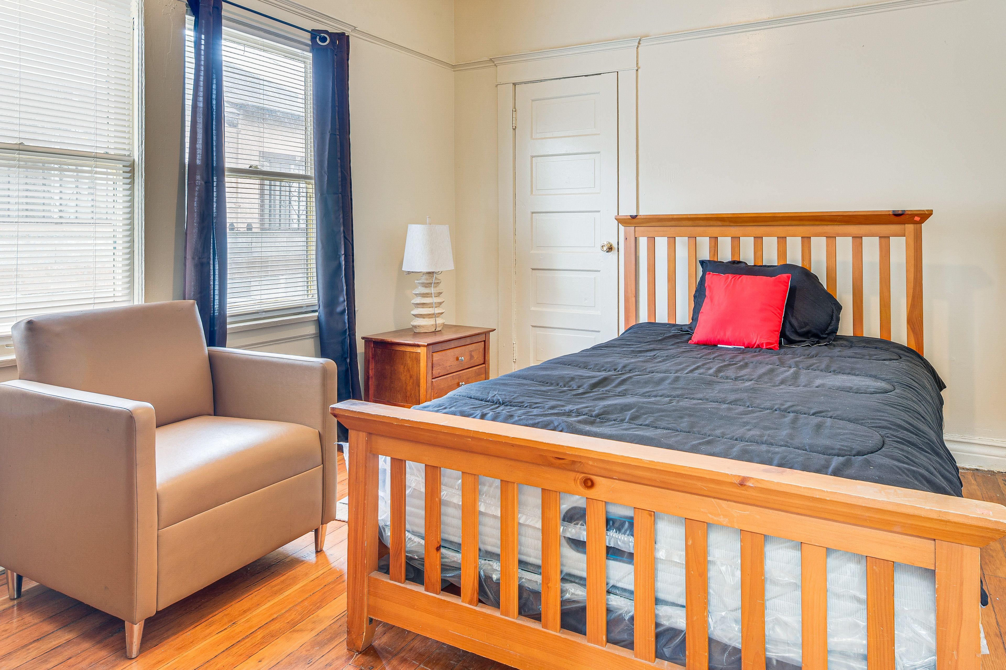 Bedroom 2 | Full Bed | Smart TV