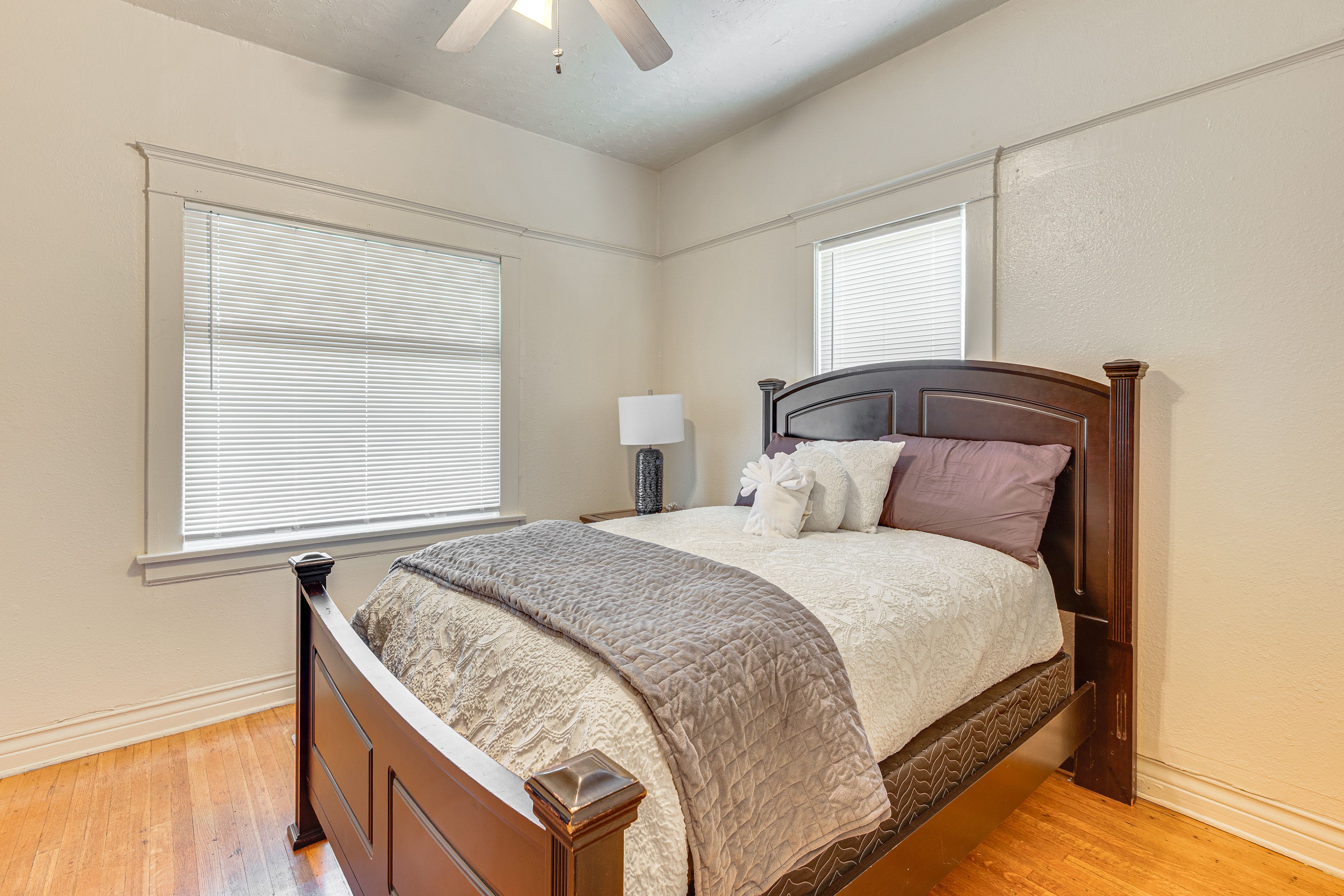 Bedroom 1 | Full Bed | Smart TV