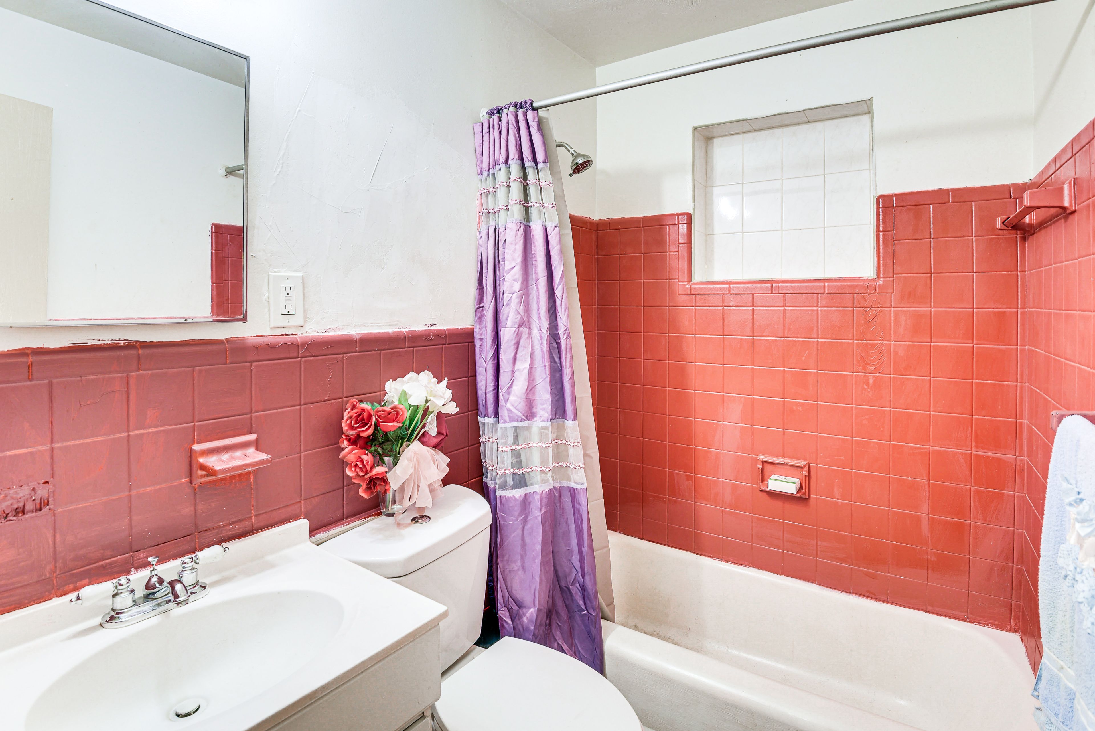 Full Bathroom | Towels Provided