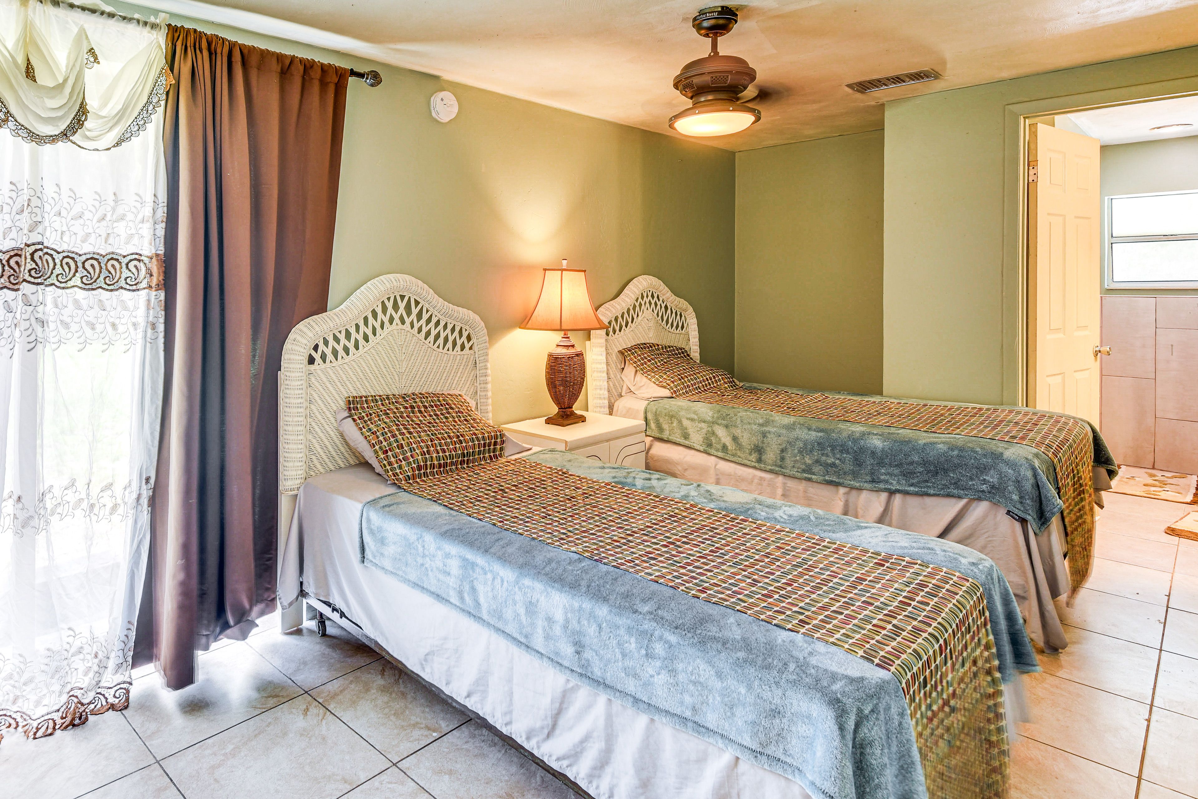 Bedroom 2 | 2 Twin Beds