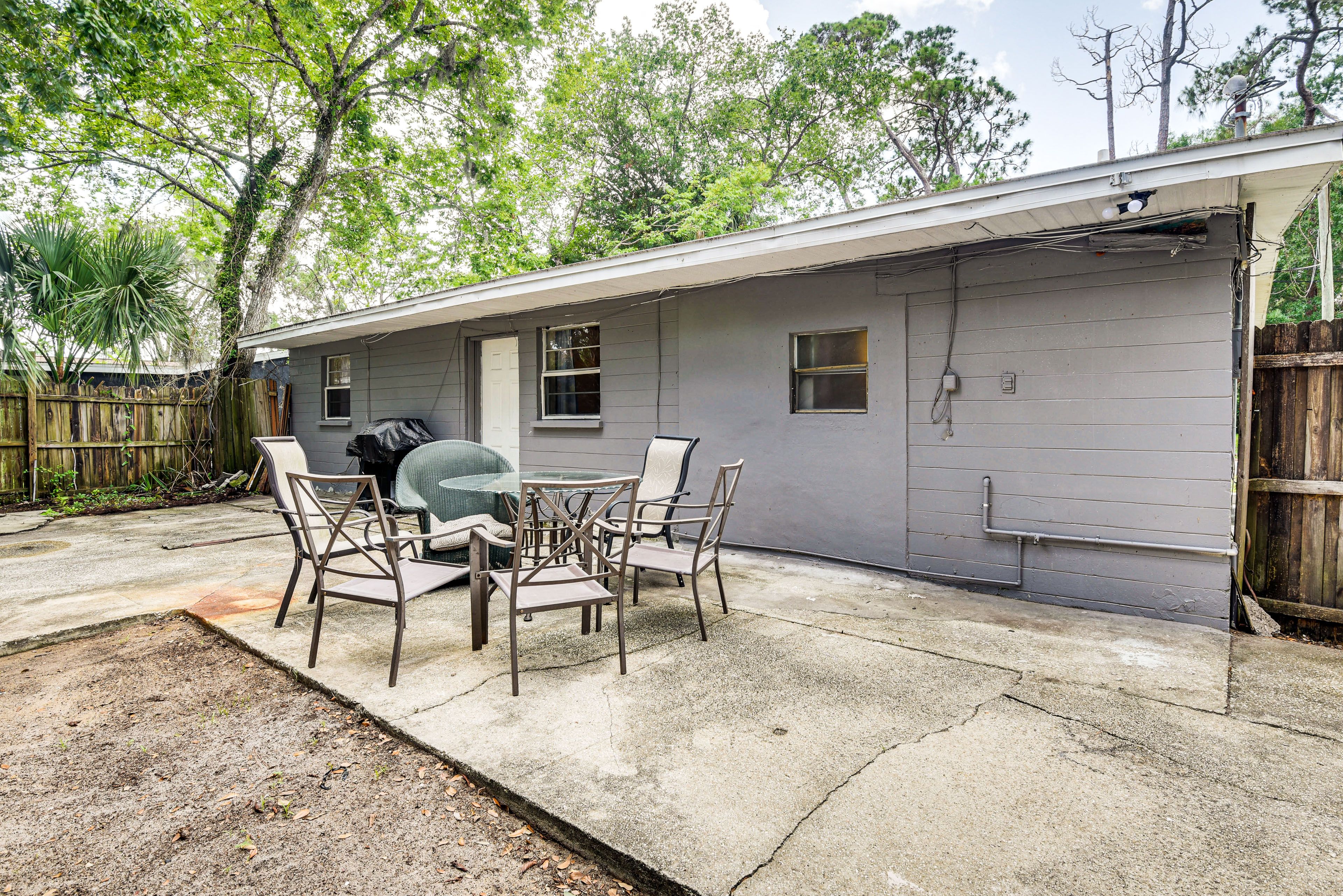 Private Patio & Yard | Gas Grill