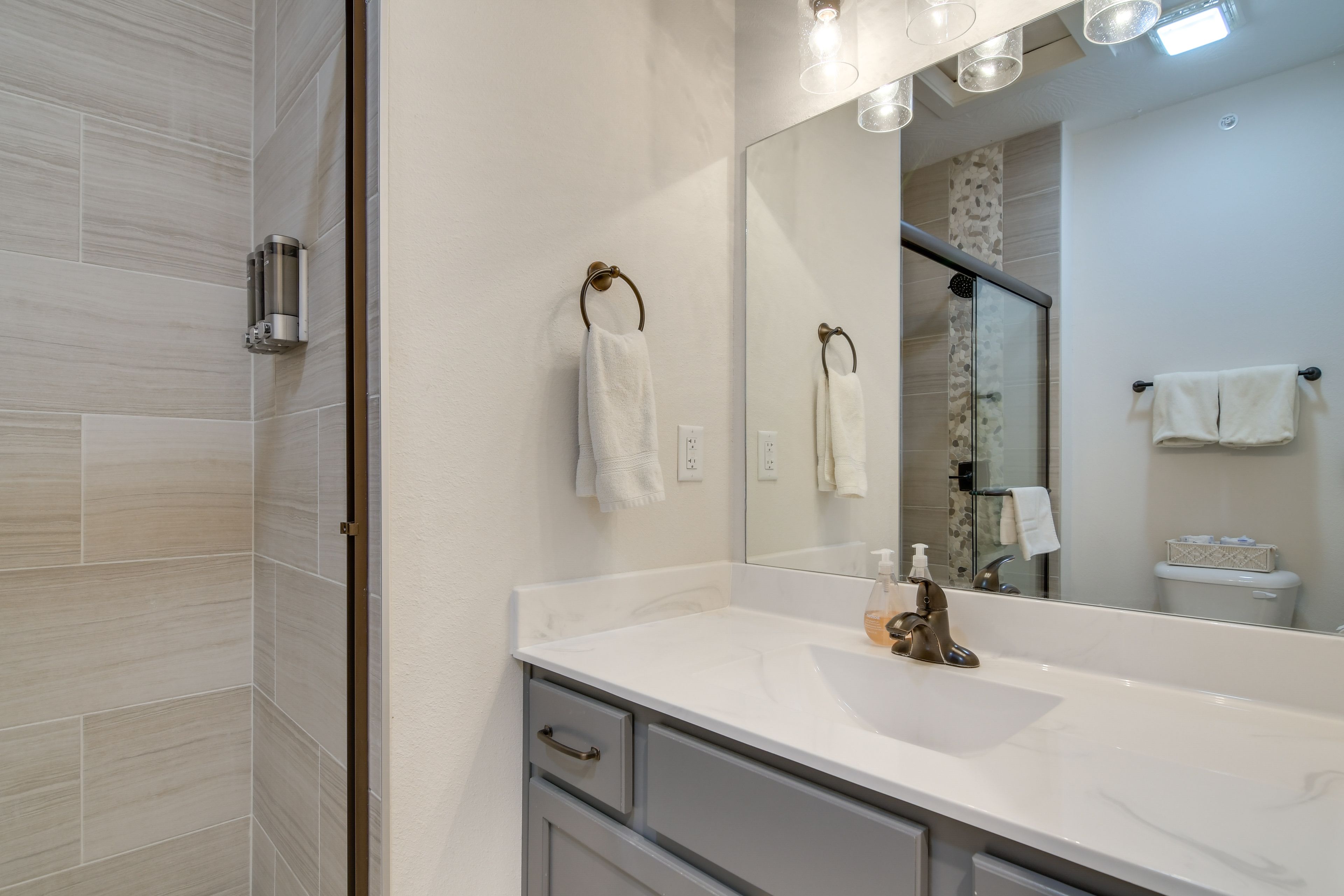 Full Bathroom | Main Level