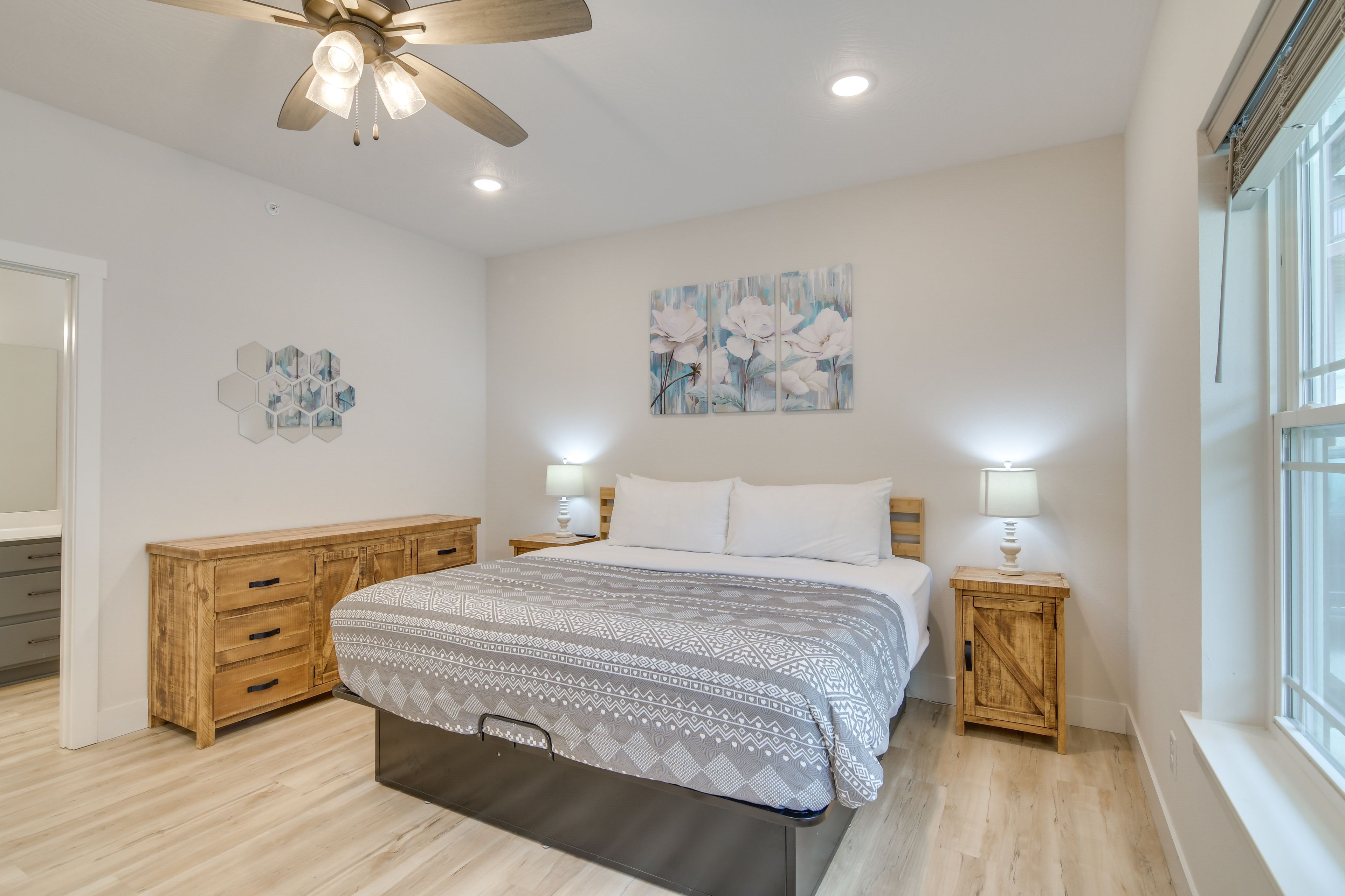 Bedroom 1 | King Bed | Main Level