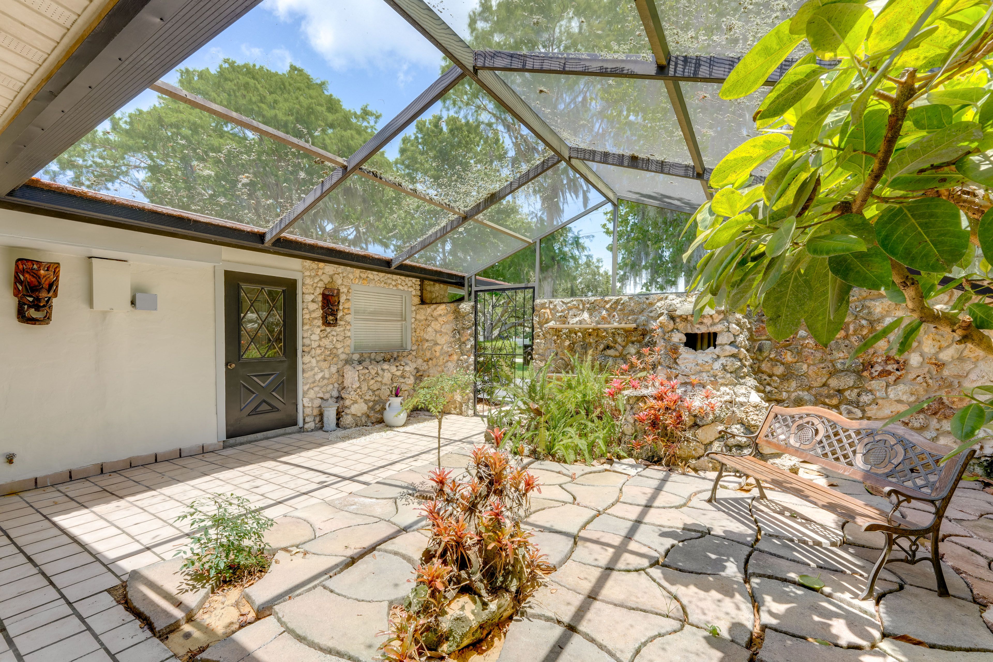 Tavares Vacation Rental | 3BR | 3BA | 1 Step to Enter | 2,392 Sq Ft