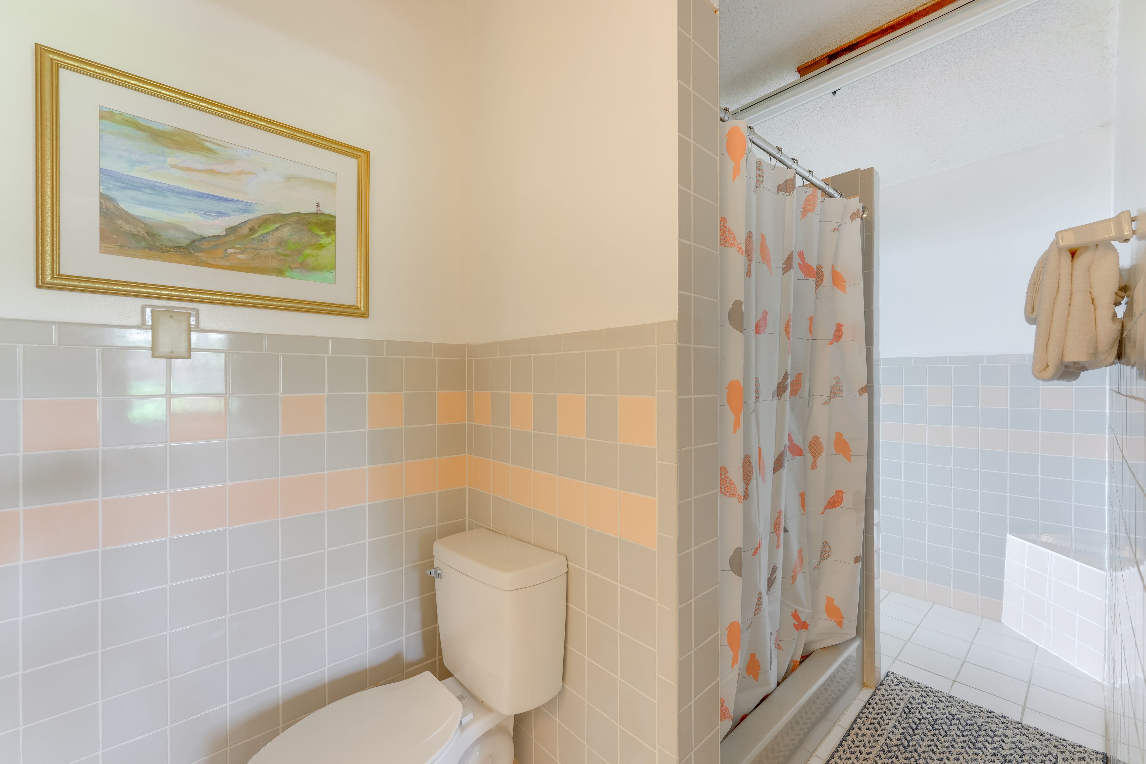 Full Bathroom | Towels Provided