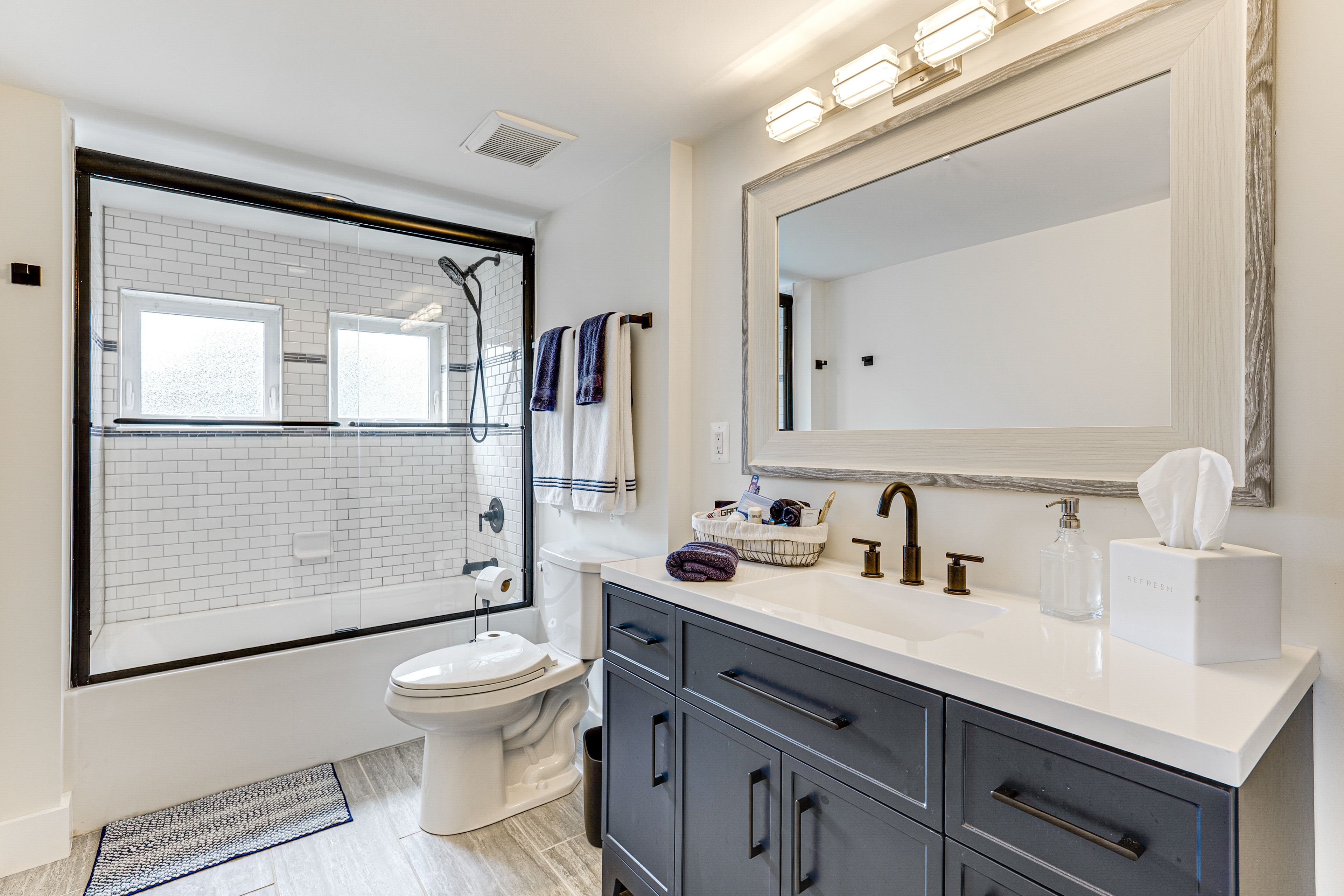 Full Bathroom | 2nd Floor