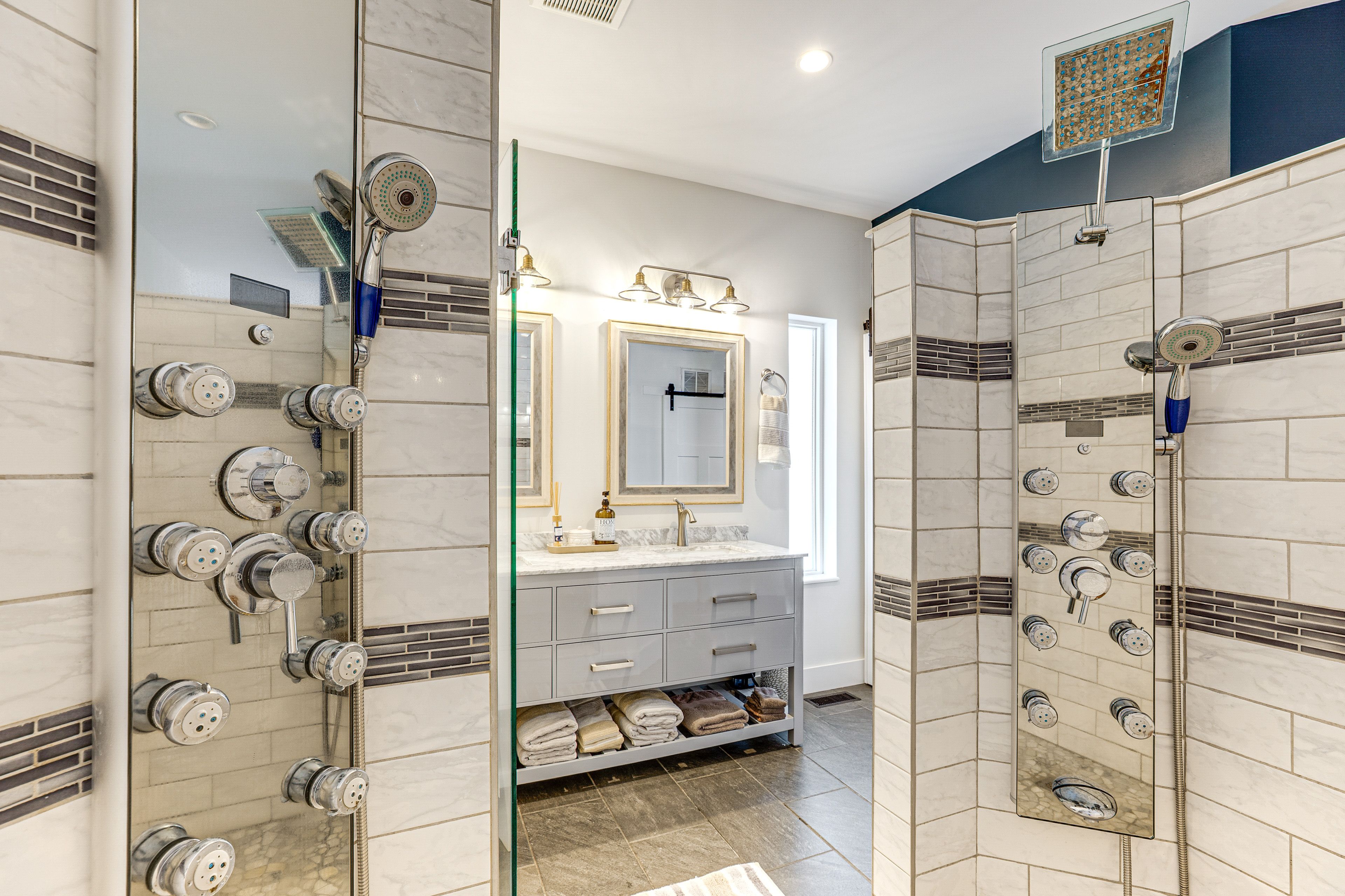 Full Bathroom | 1st Floor